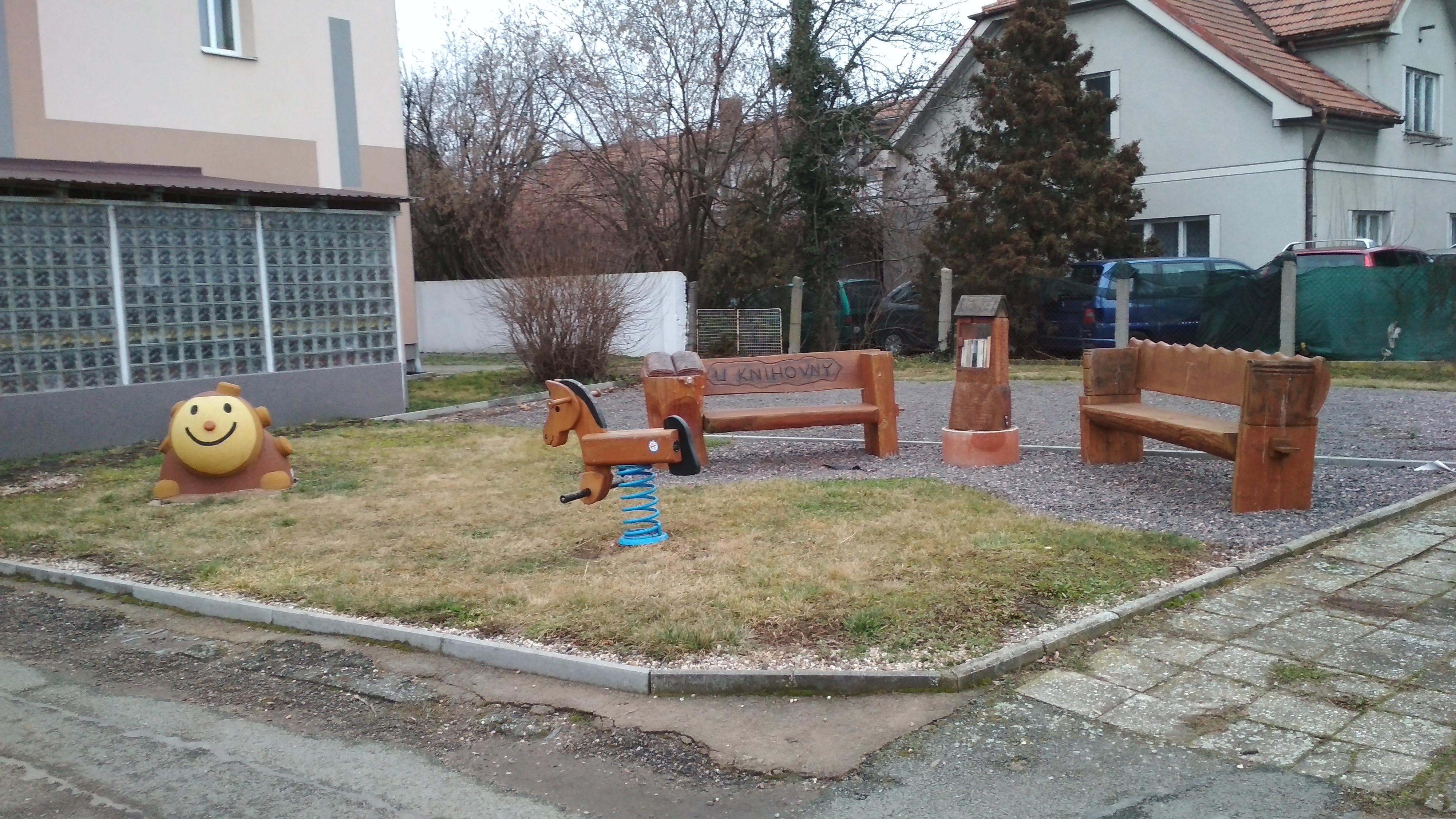 Obecní knihovna Lovčice foto 2