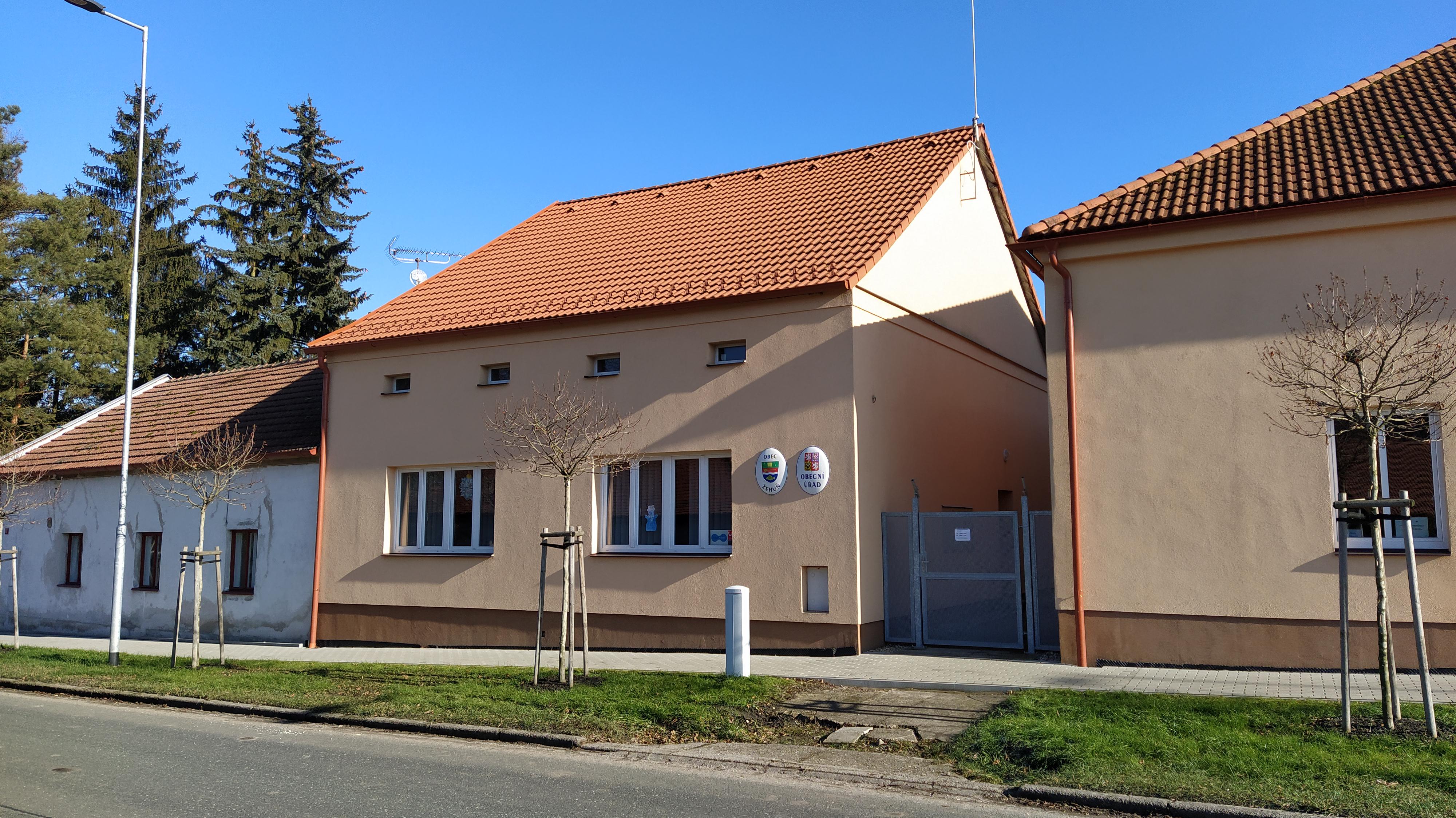 Žehuň - obecní úřad foto 2