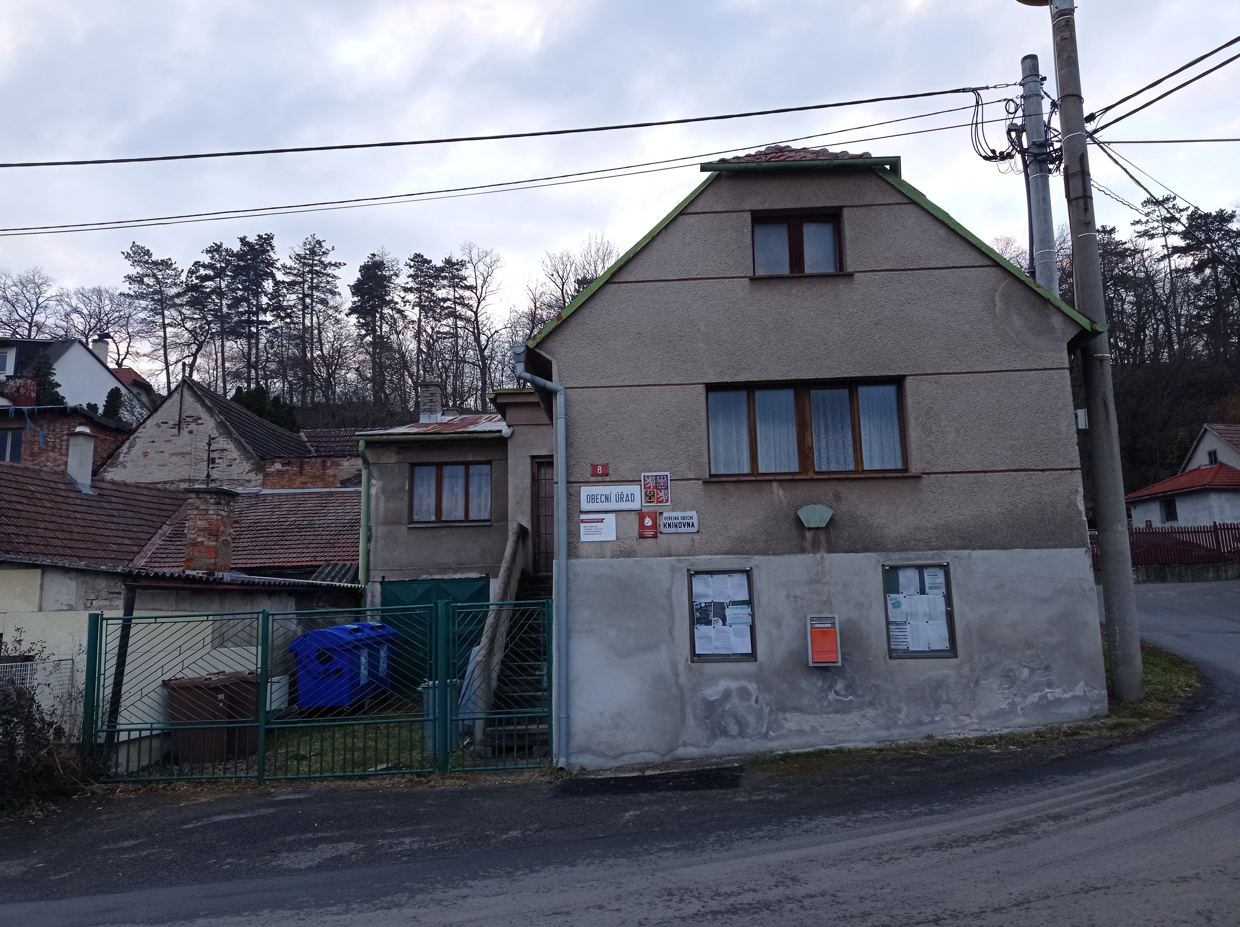 Bavoryně - obecní úřad foto 2