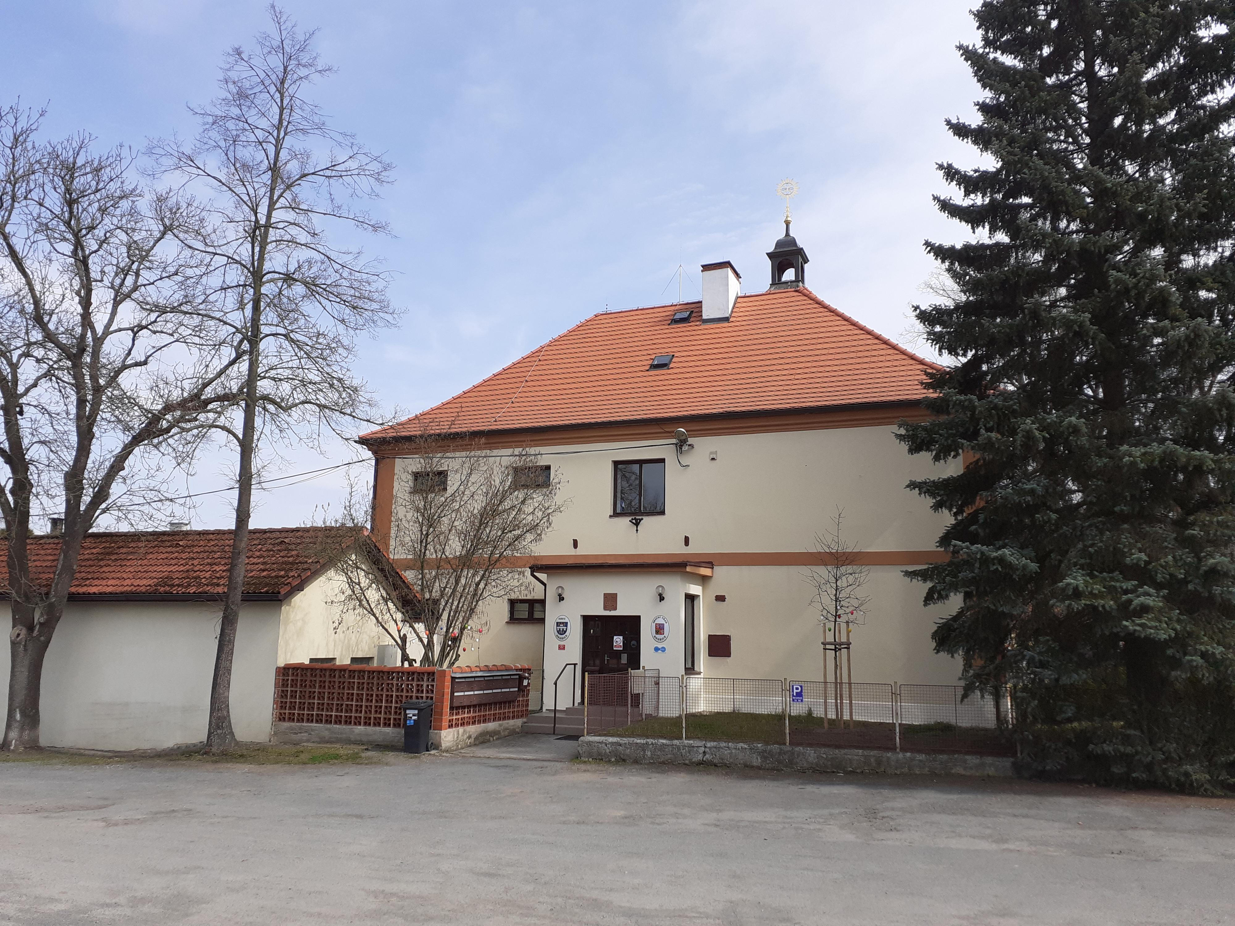 Dnešice - obecní úřad foto 2