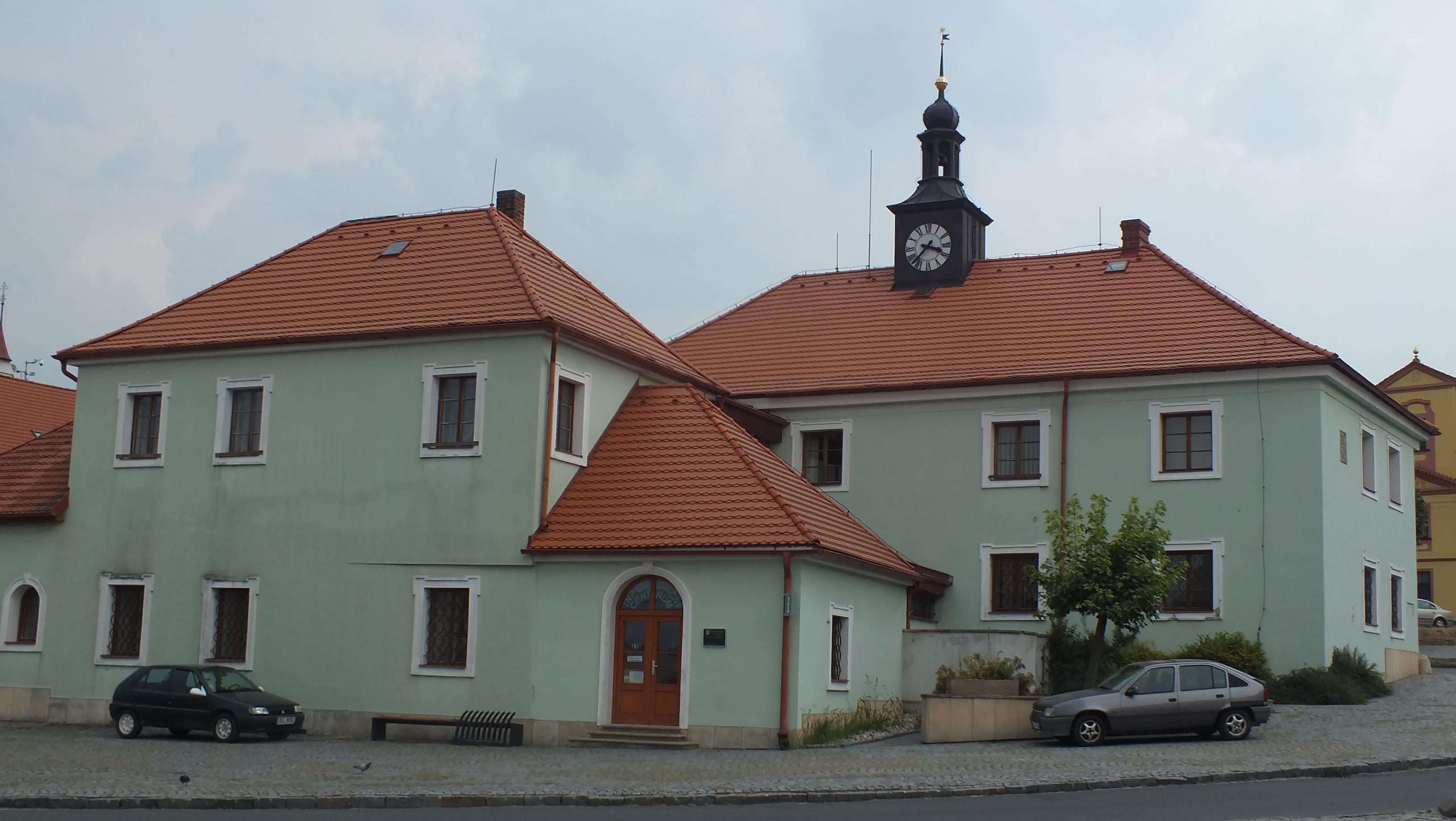 Luže - městský úřad foto 4