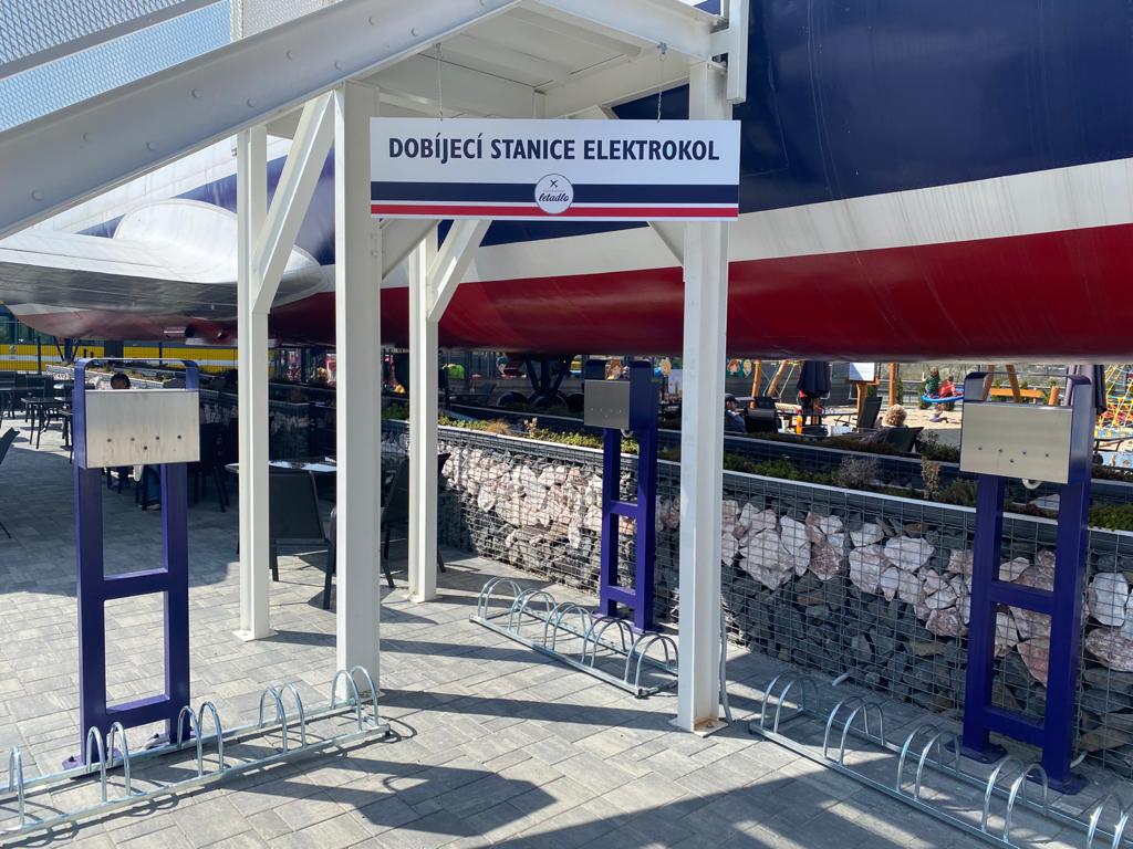 Nabíjecí stanice Občerstvení letadlo foto 2