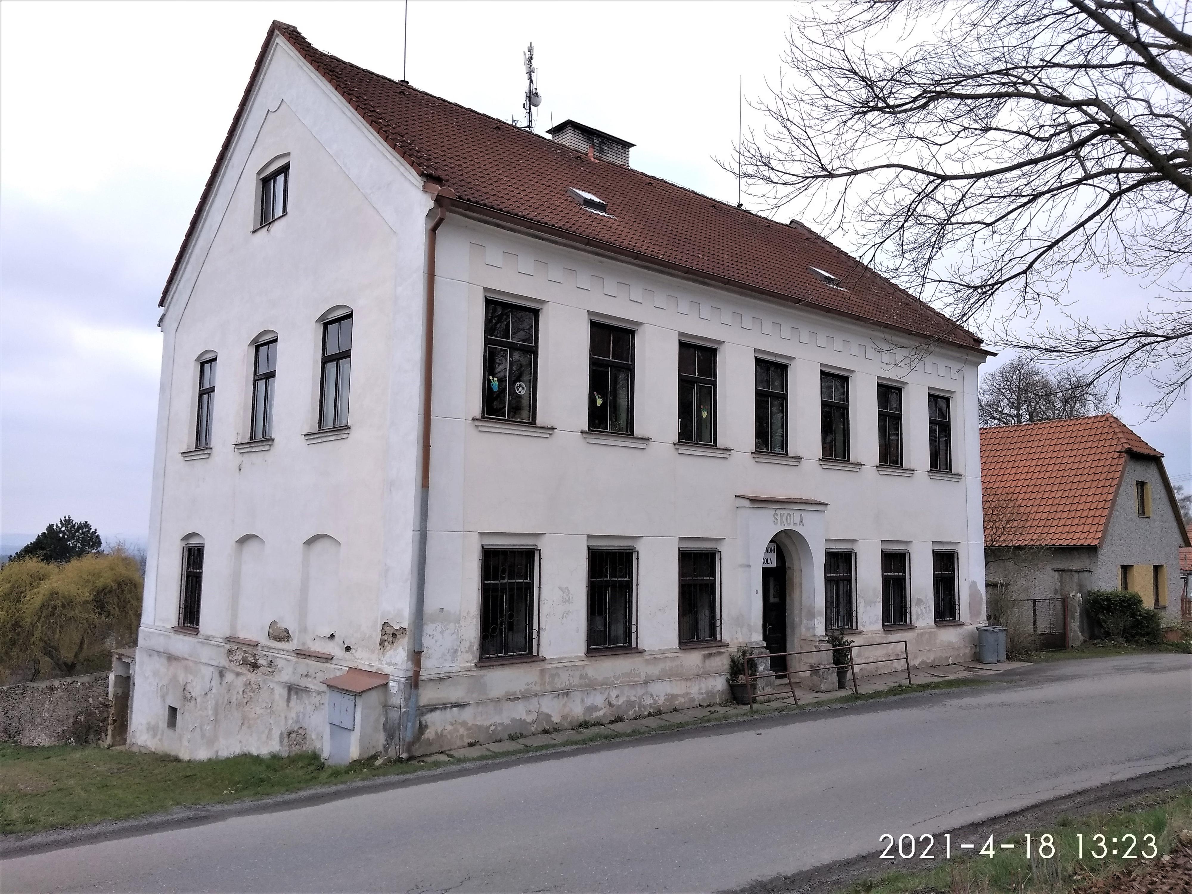 Dětský domov, Základní škola a Školní jídelna, Radenín foto 3