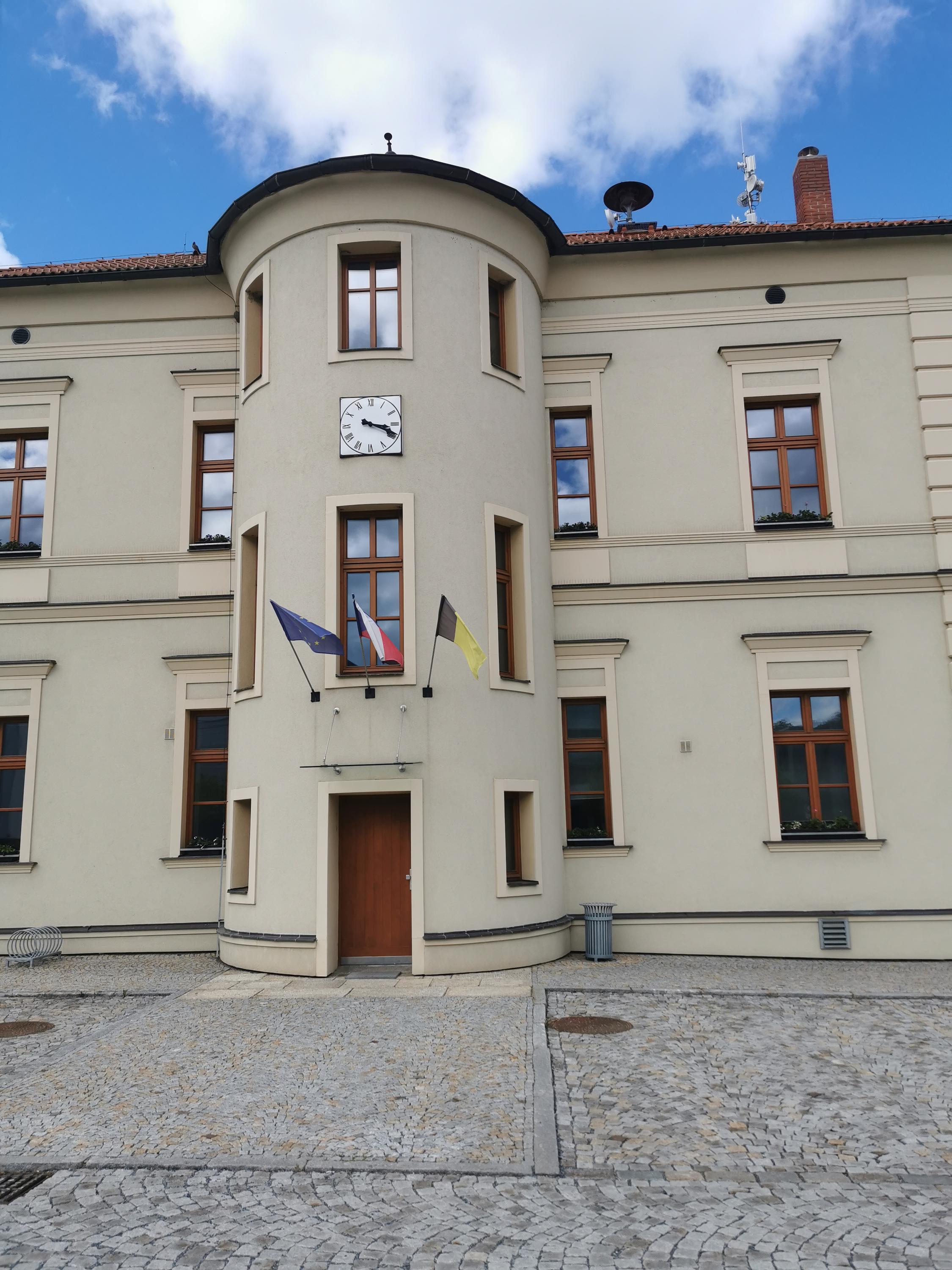 Dolní Břežany - obecní úřad foto 3