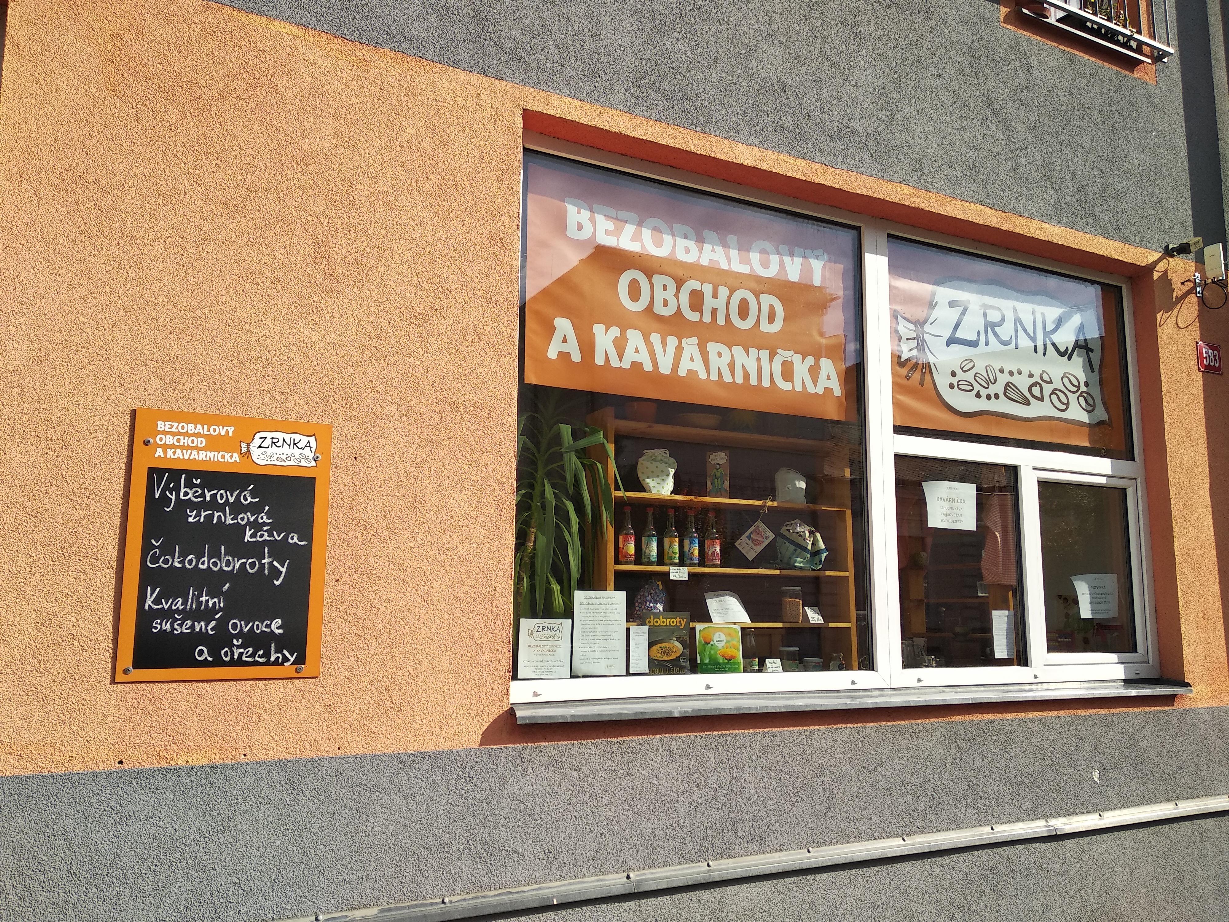 ZRNKA - bezobalový obchod s posezením foto 2