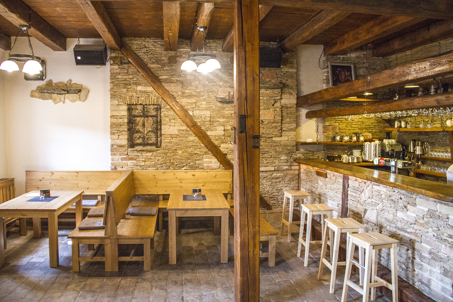 Restaurace U Tří jasanů foto 3