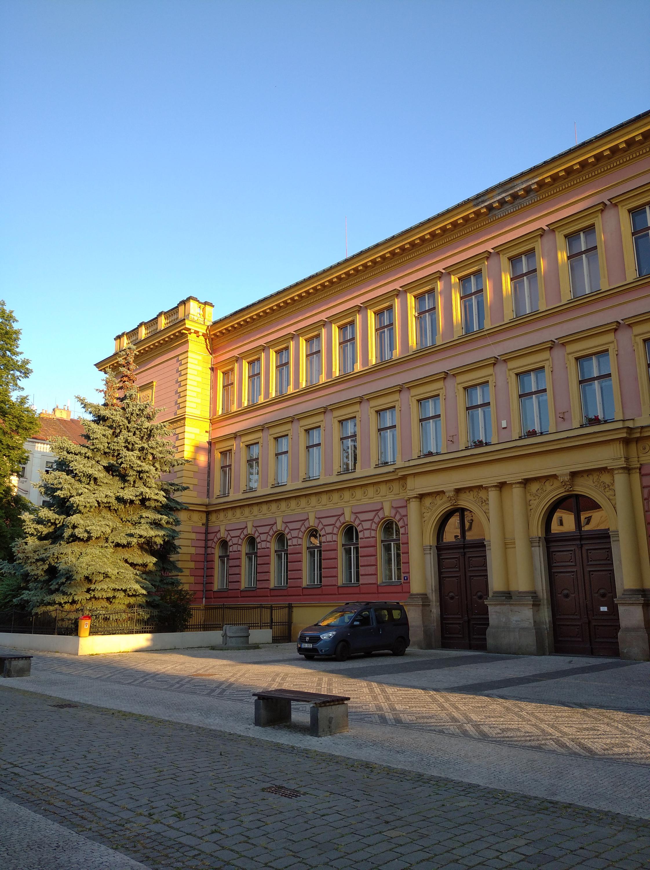 Základní škola, Praha 2, Botičská 8 foto 2