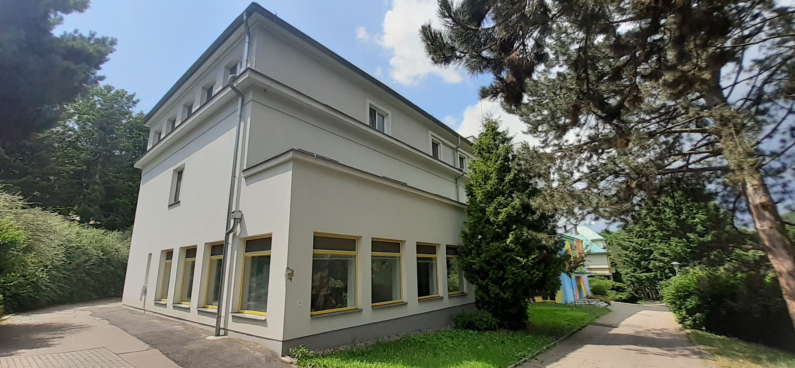 ZŠ a MŠ Hranice,  Dvořákovo stromořadí foto 3