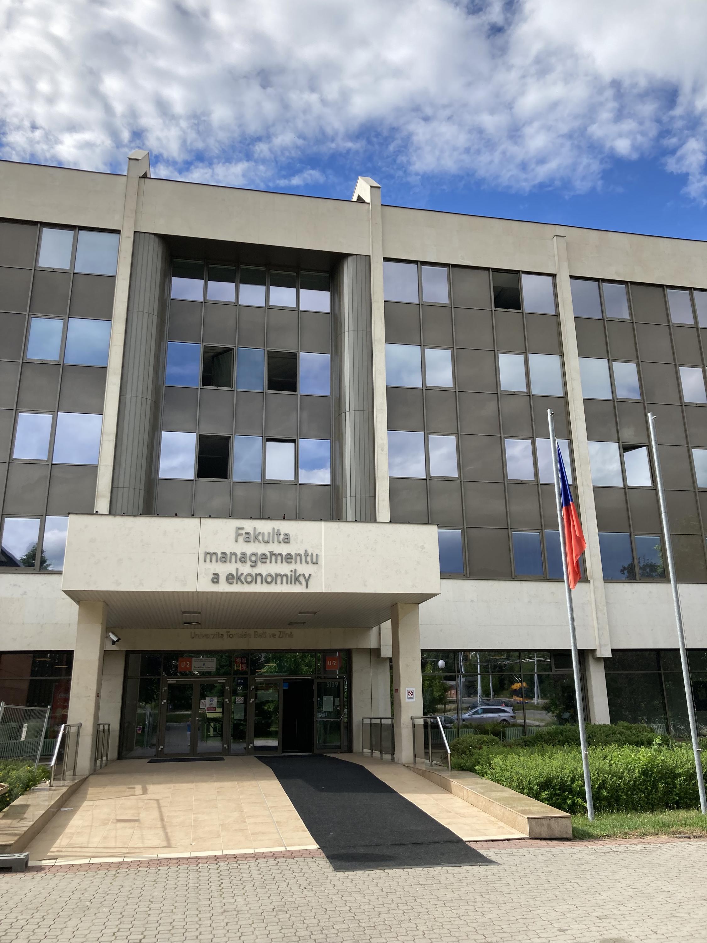Fakulta managementu a ekonomiky foto 4