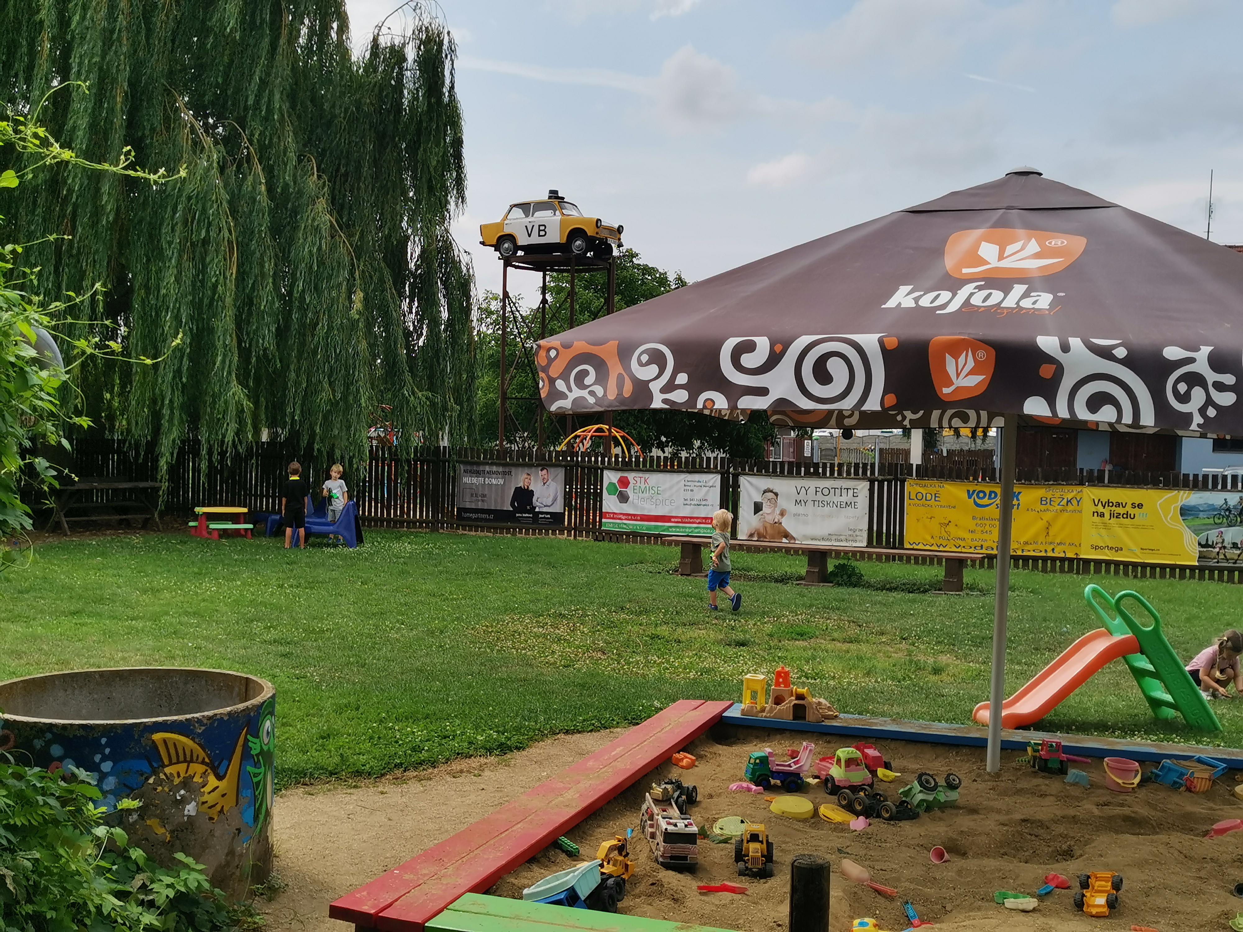 POSEZENÍ U TRABANTA foto 5