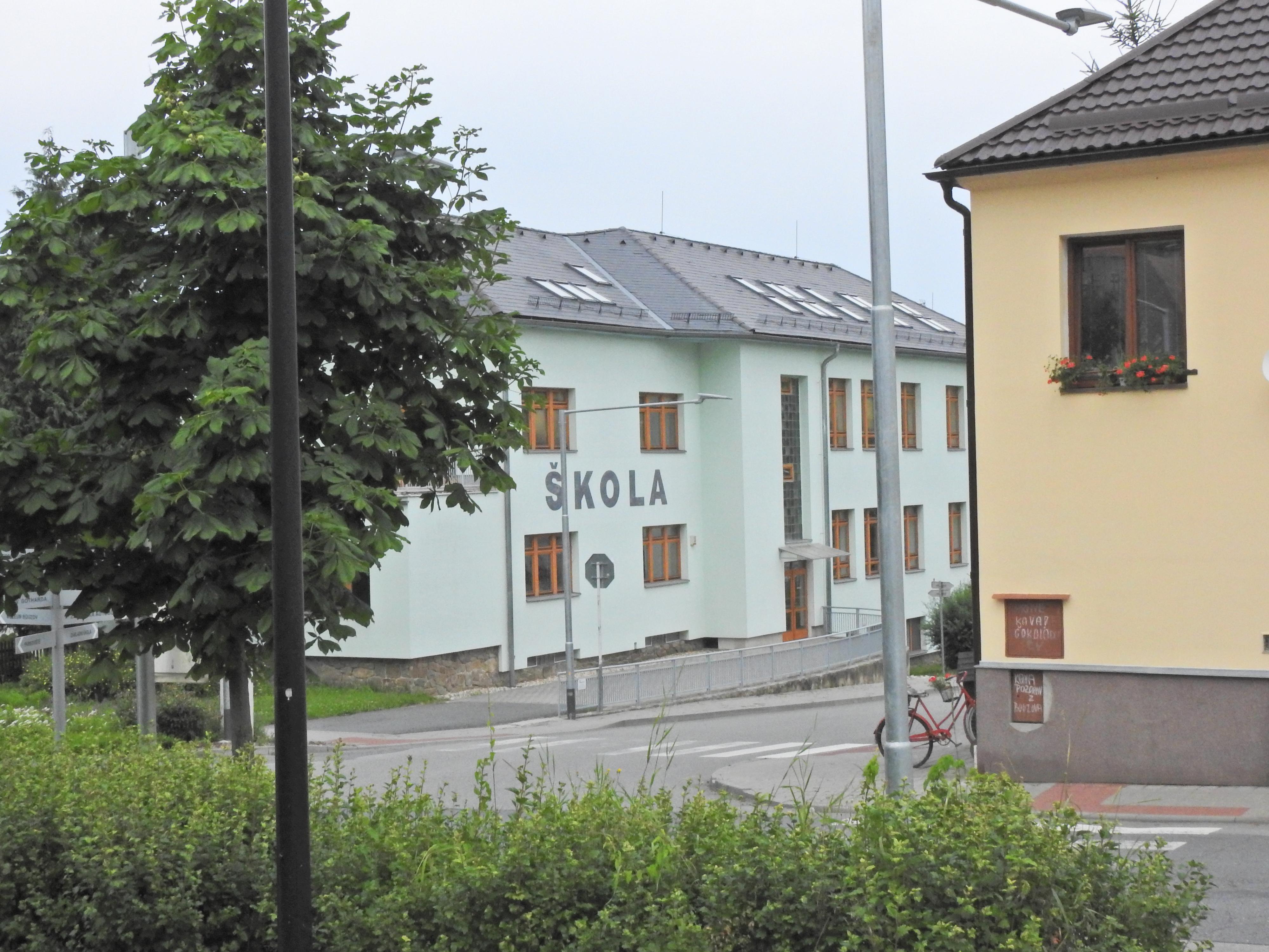 ZŠ a MŠ, Školní jídelna a Školní družina Bouzov foto 2