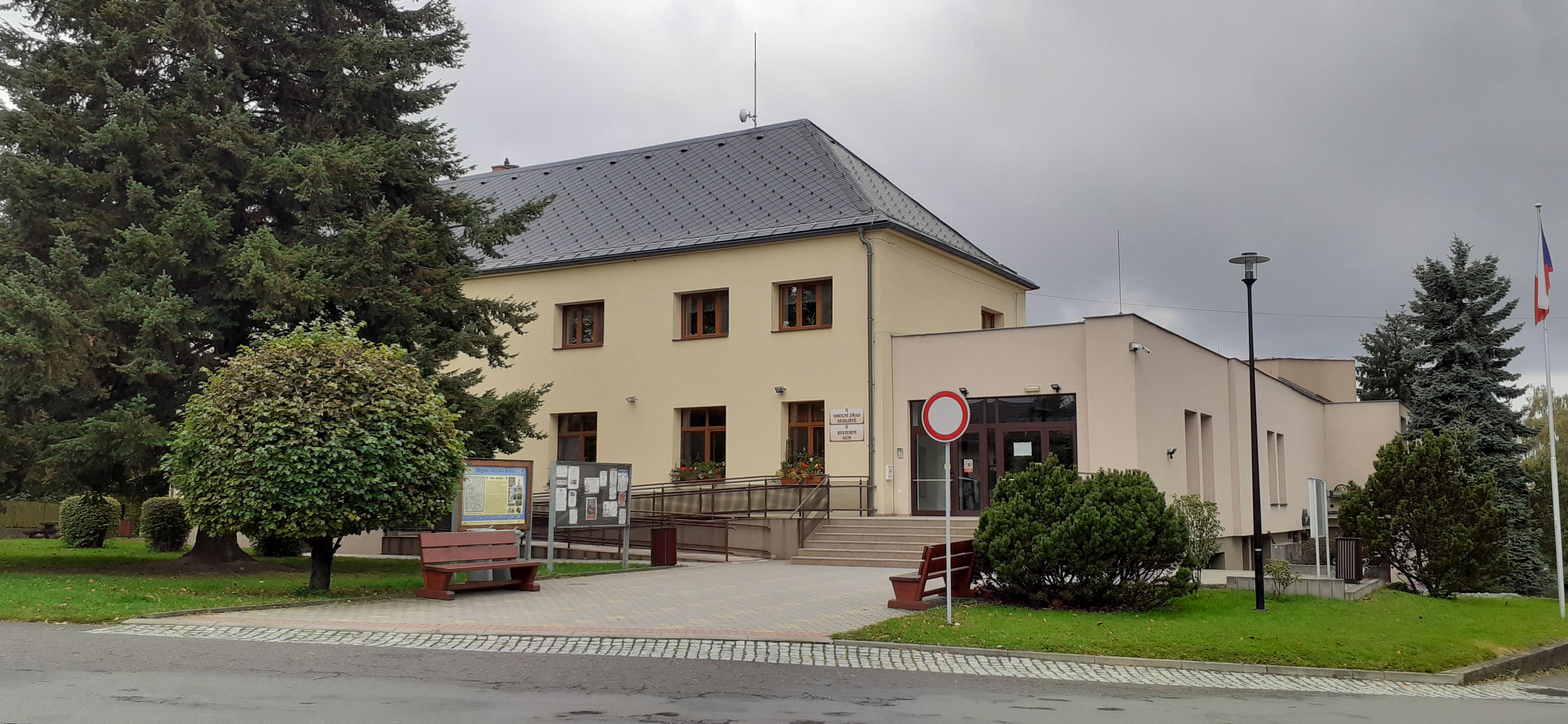 Sedliště - obecní úřad foto 3