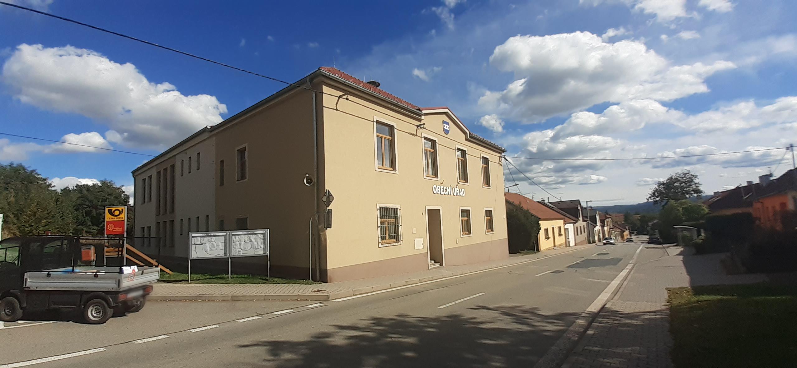 Sebranice - obecní úřad foto 1
