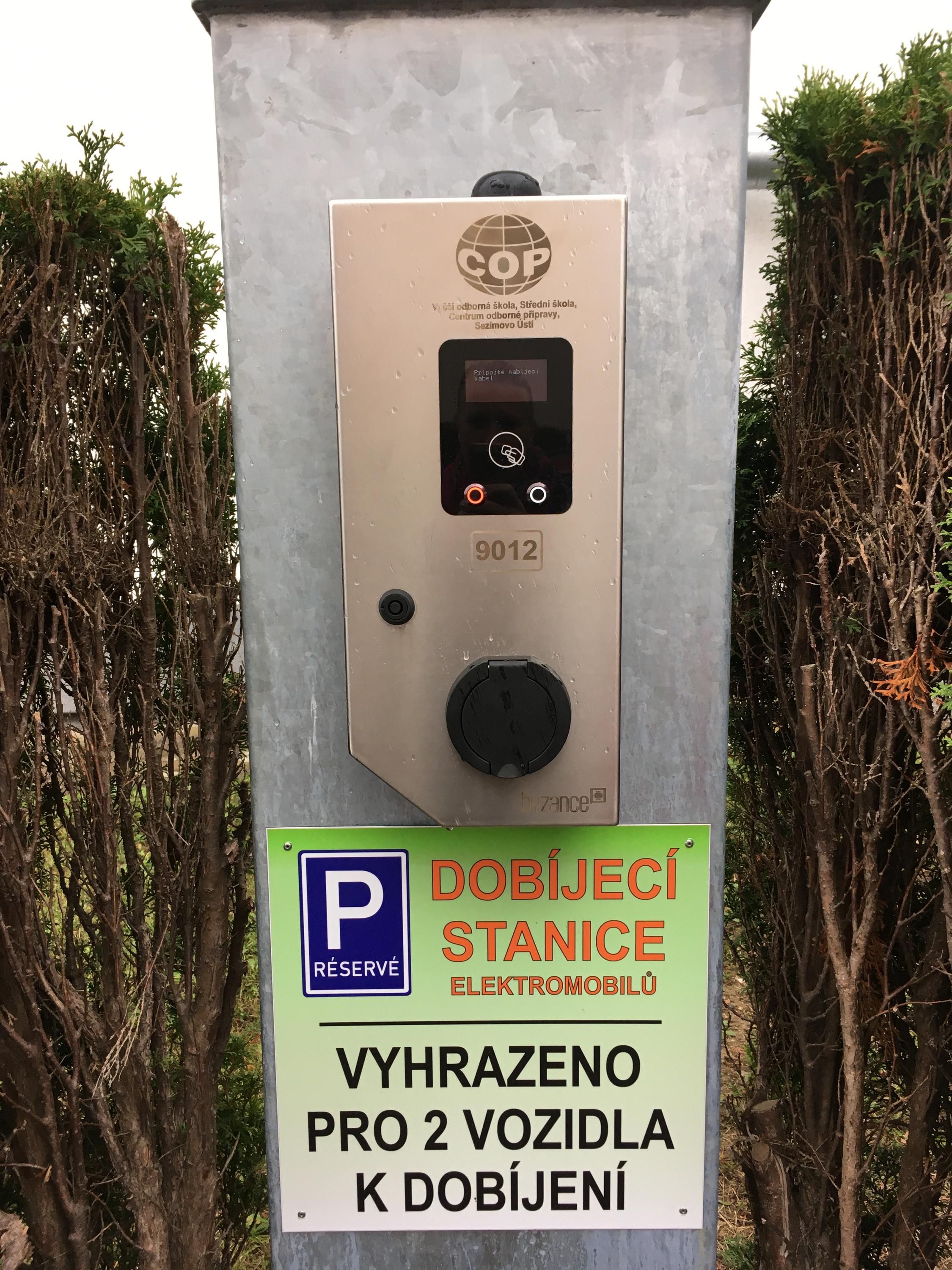 Vyšší odborná škola, Střední škola, Centrum odborné přípravy Sezimovo Ústí - nabíjecí stanice foto 1