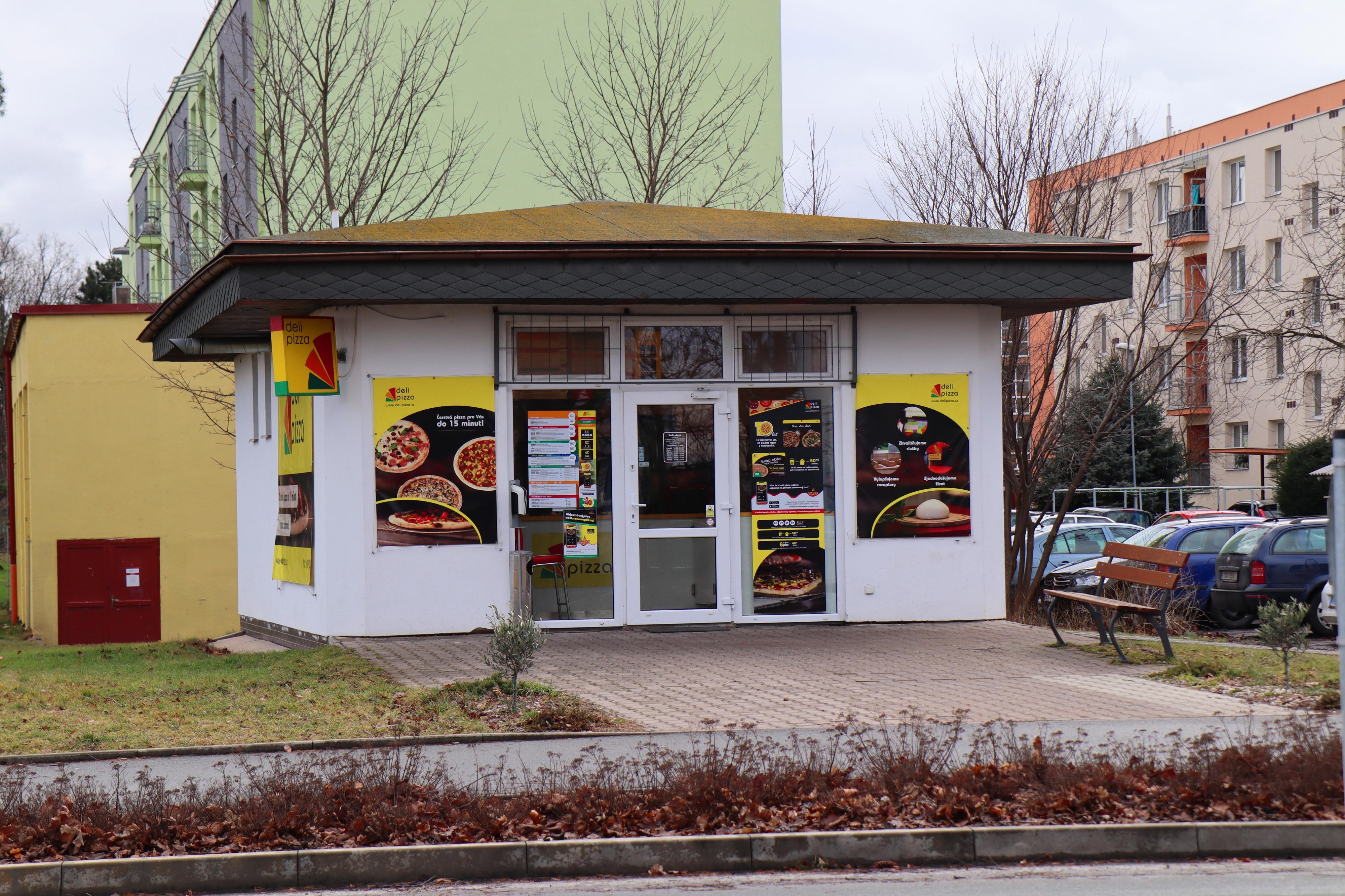 Deli pizza