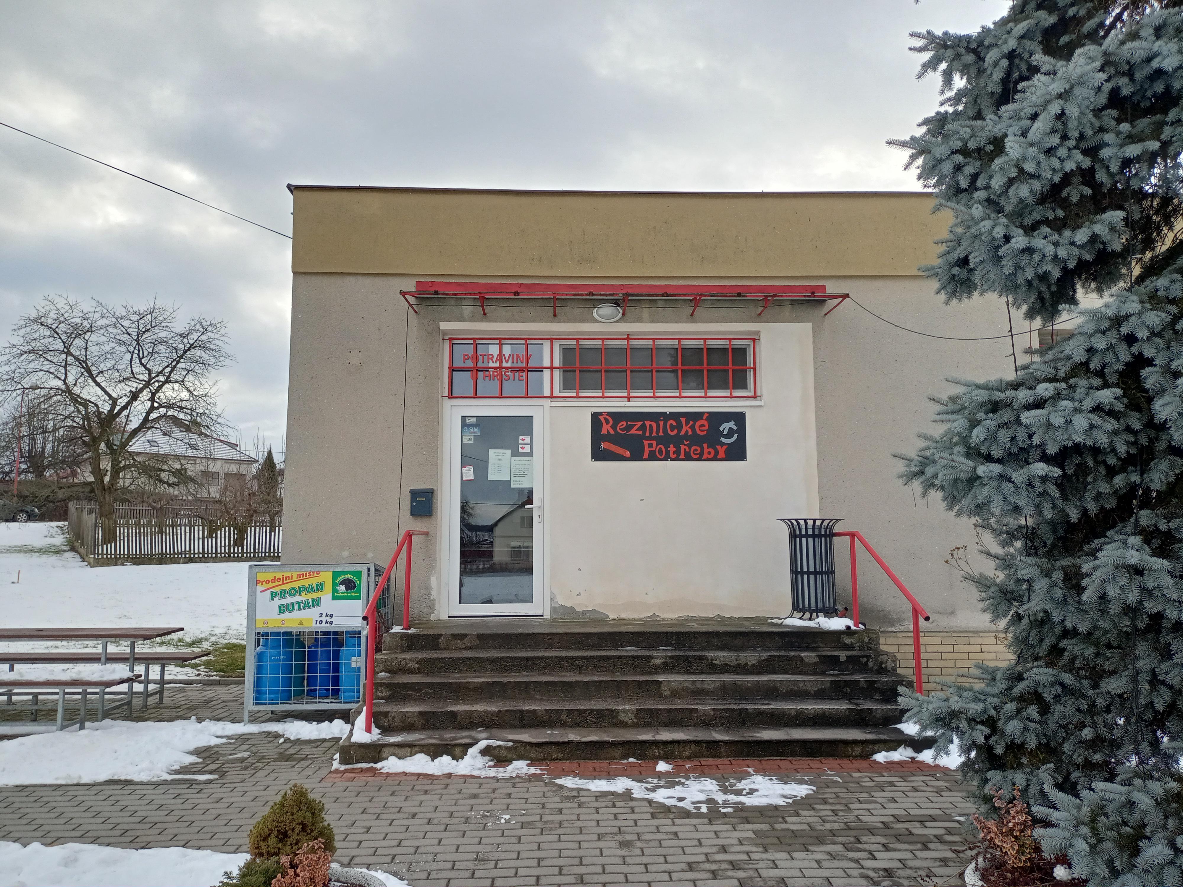 Potraviny u hřiště