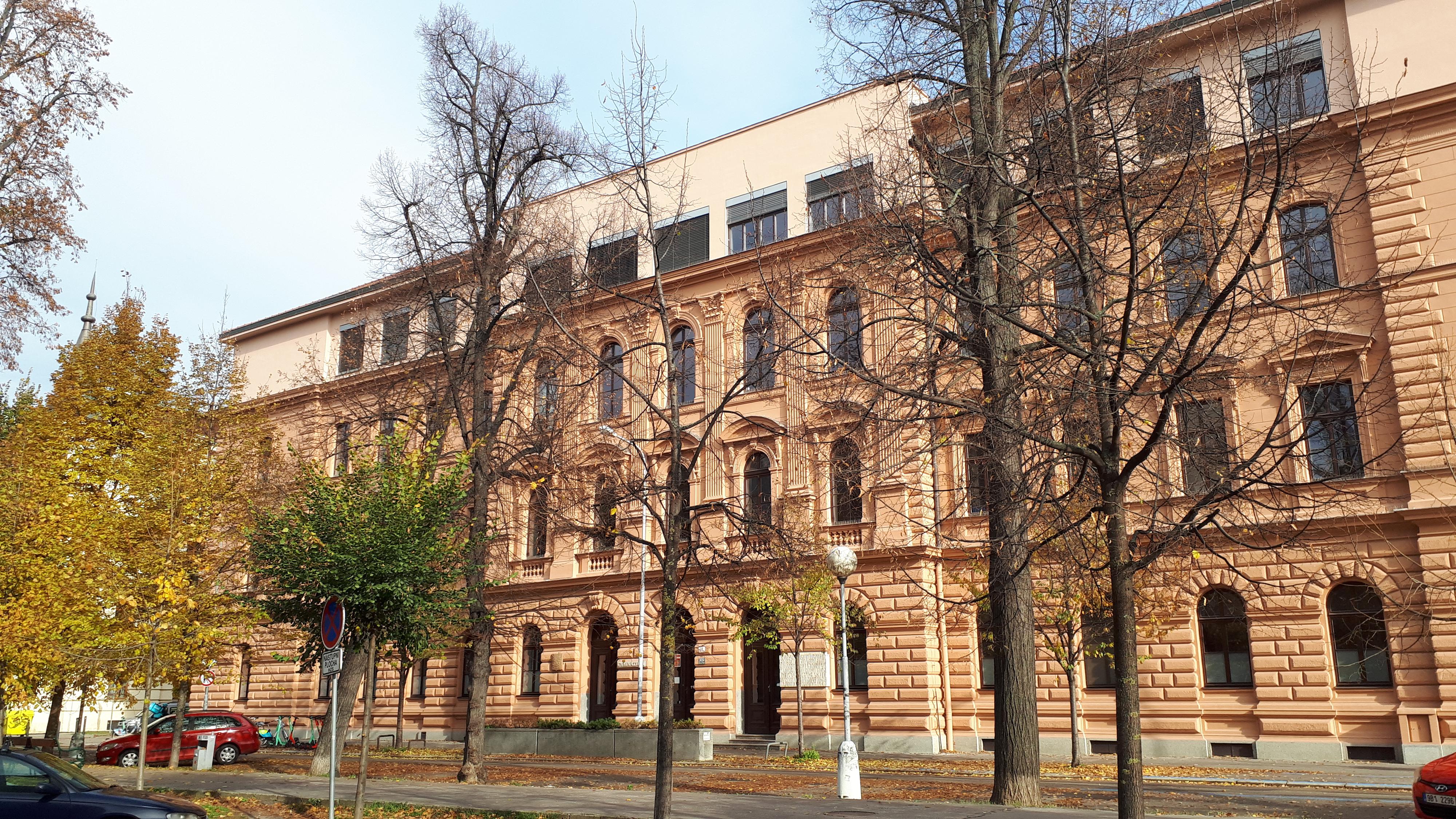 Gymnázium Jaroška foto 2