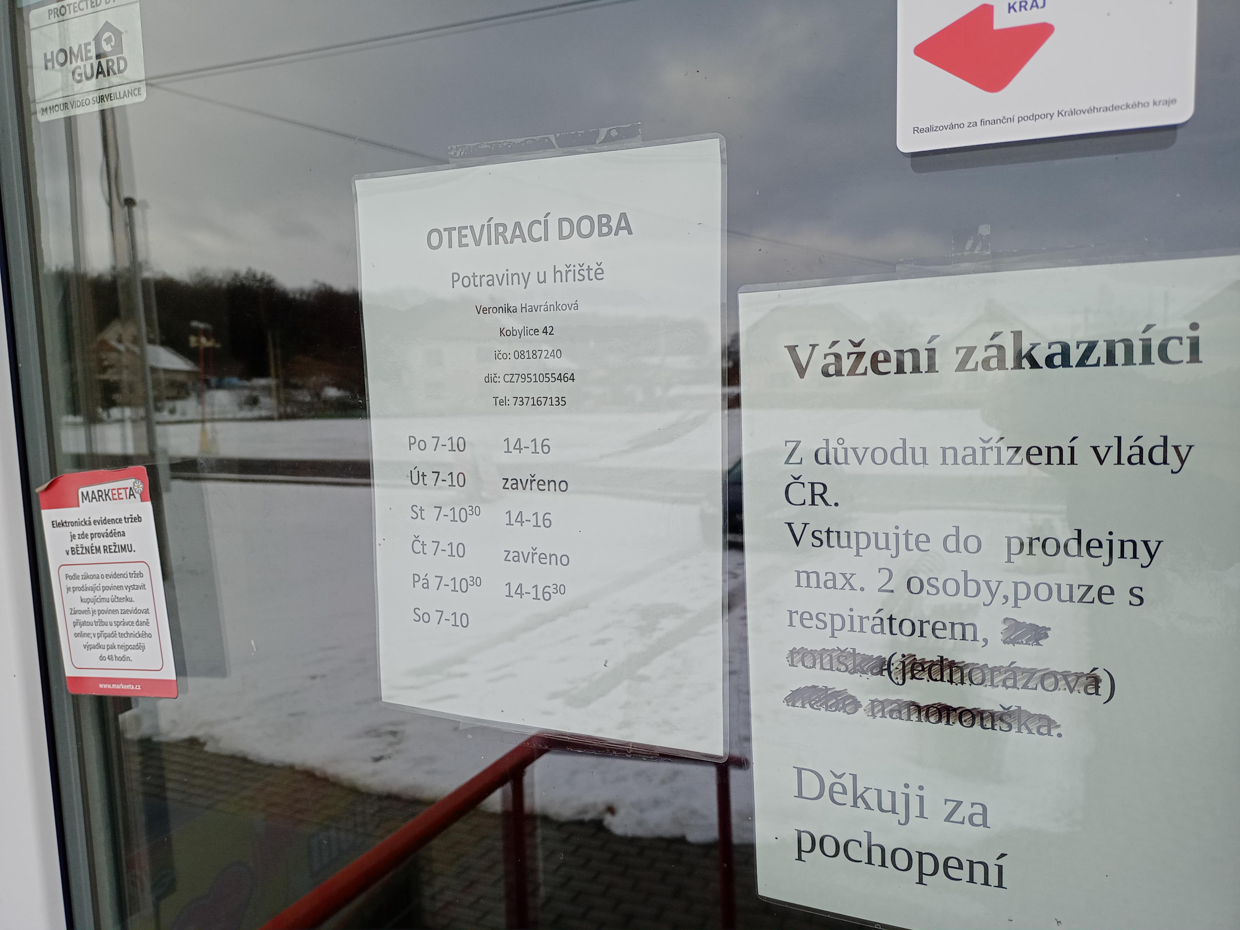 Potraviny u hřiště foto 2