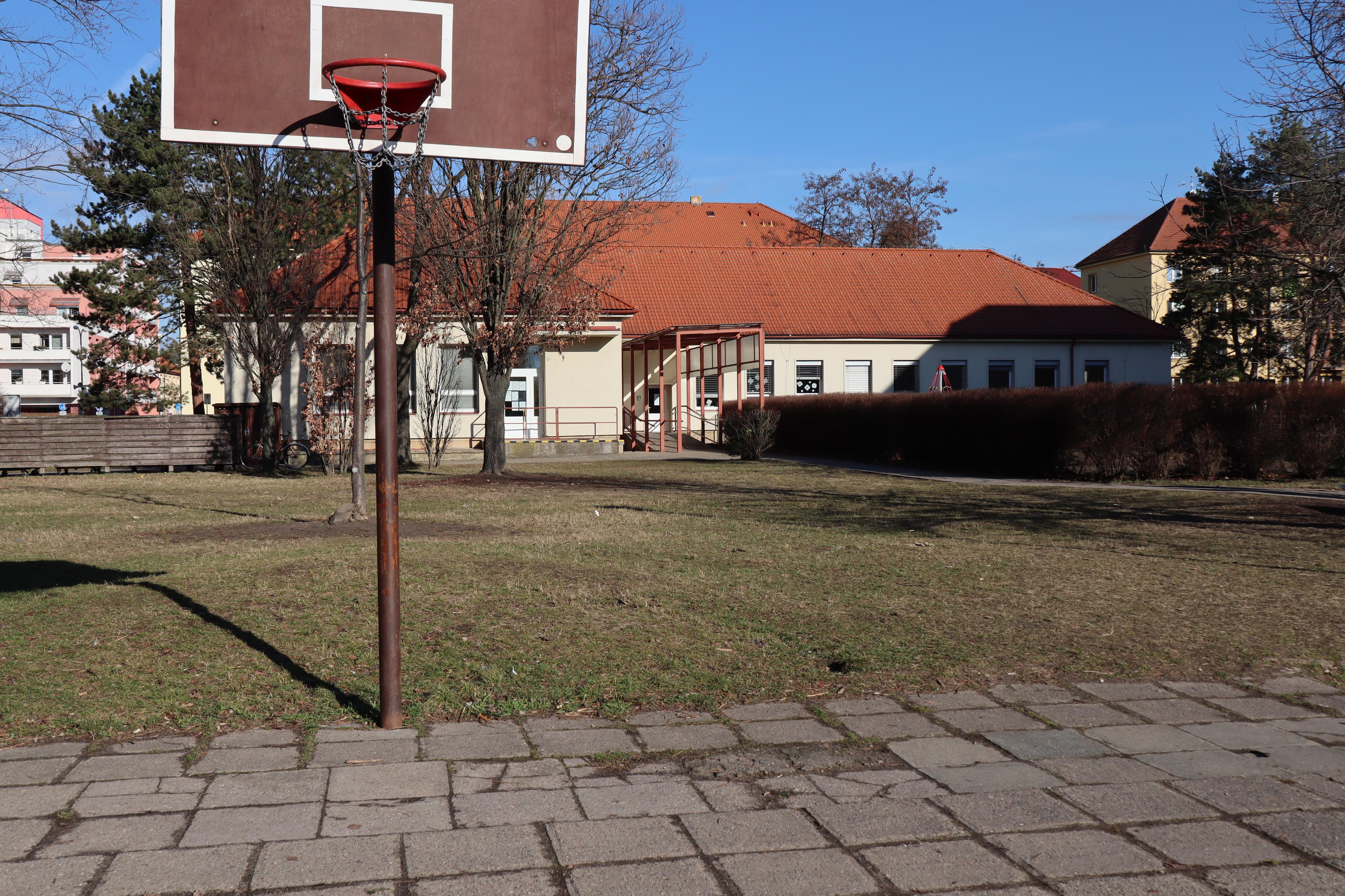 ZŠ Pardubice, Benešovo náměstí foto 4