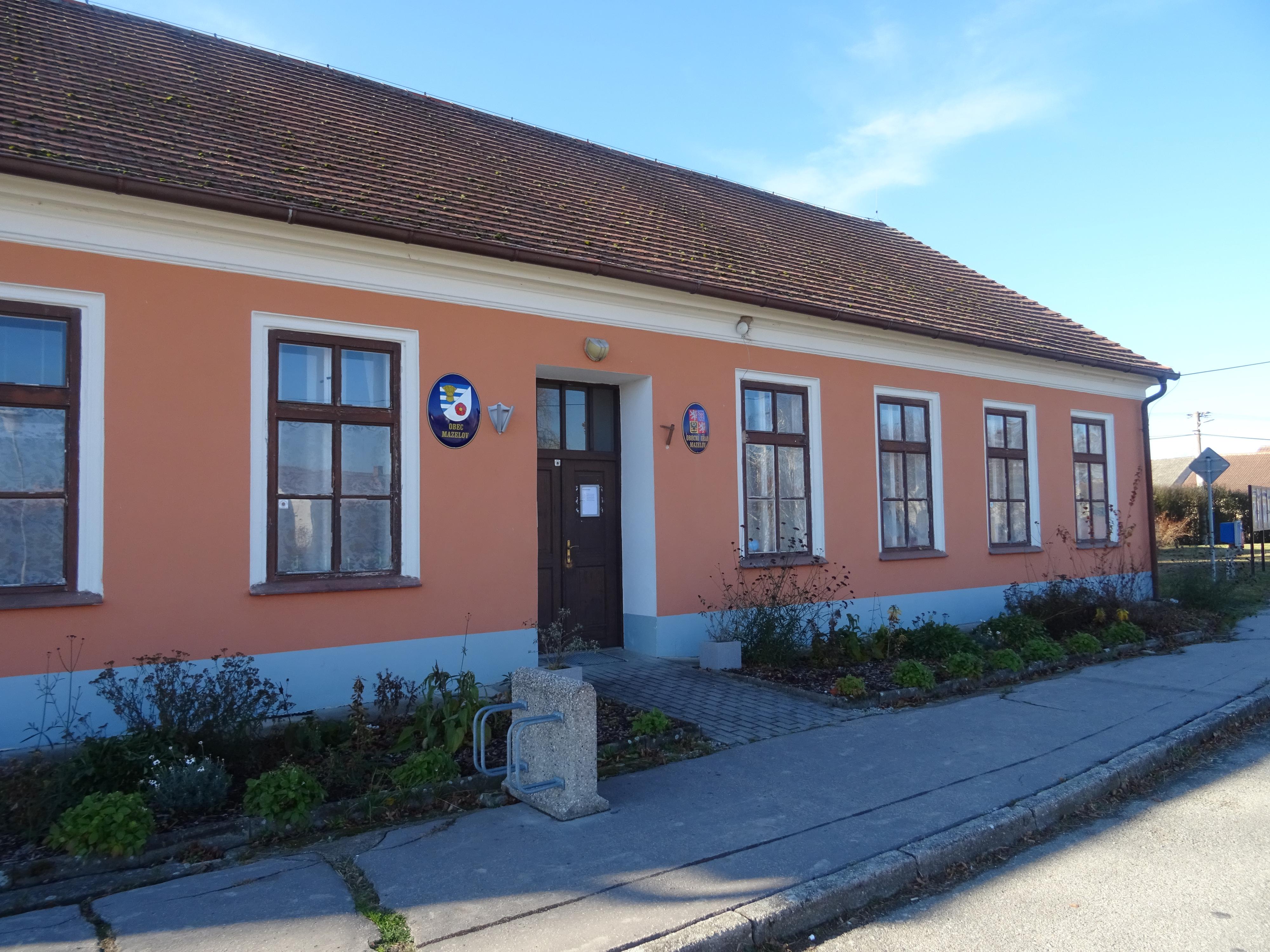 Mazelov - obecní úřad foto 2
