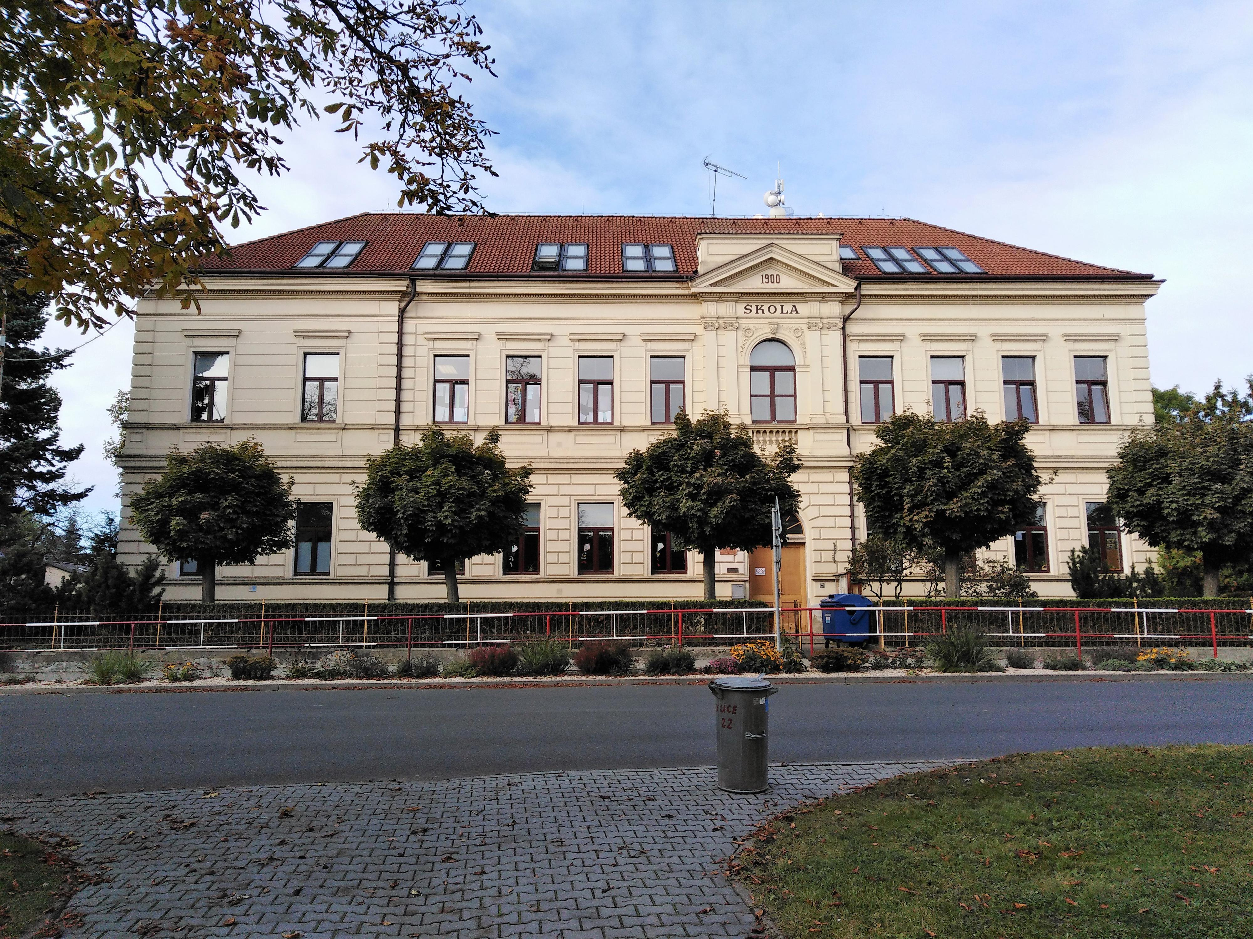 Základní škola a mateřská škola Čestlice foto 3