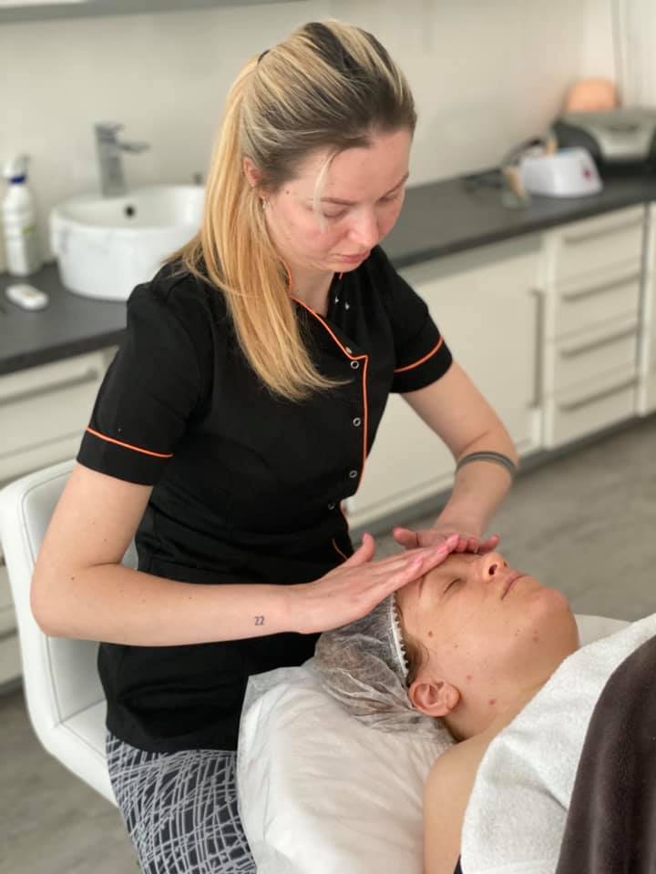 Kosmetická škola Evolution Beauty Institute foto 4