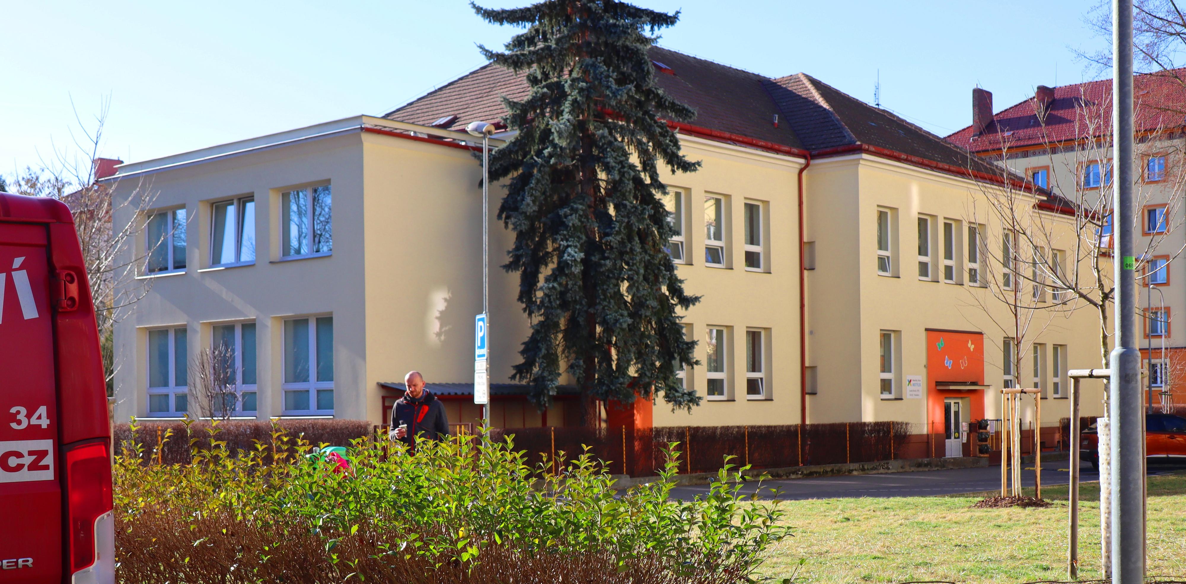 Mateřská škola Motýlek Pardubice, Josefa Ressla 1992 foto 2