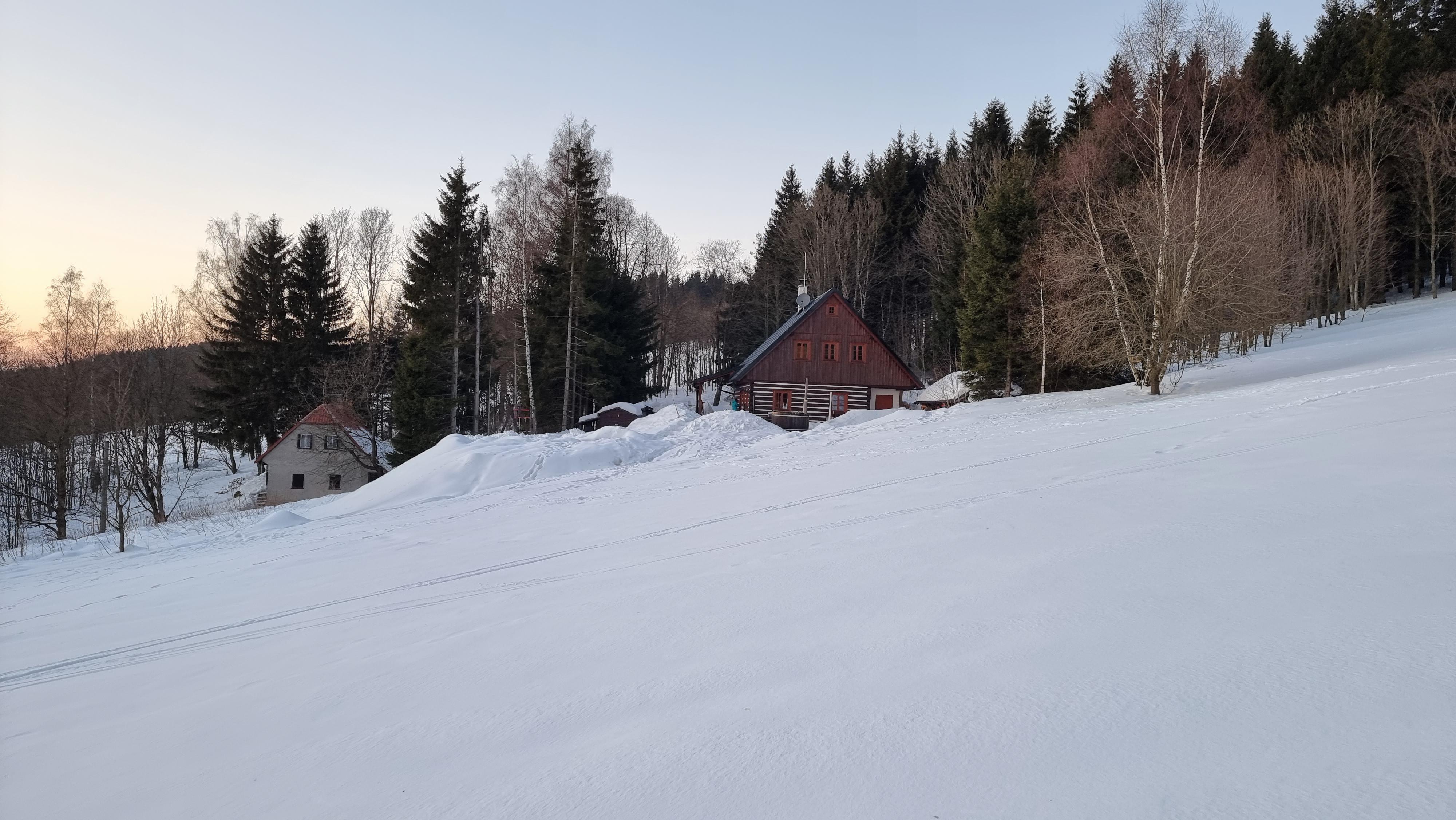 Roubenka pod lesem foto 6