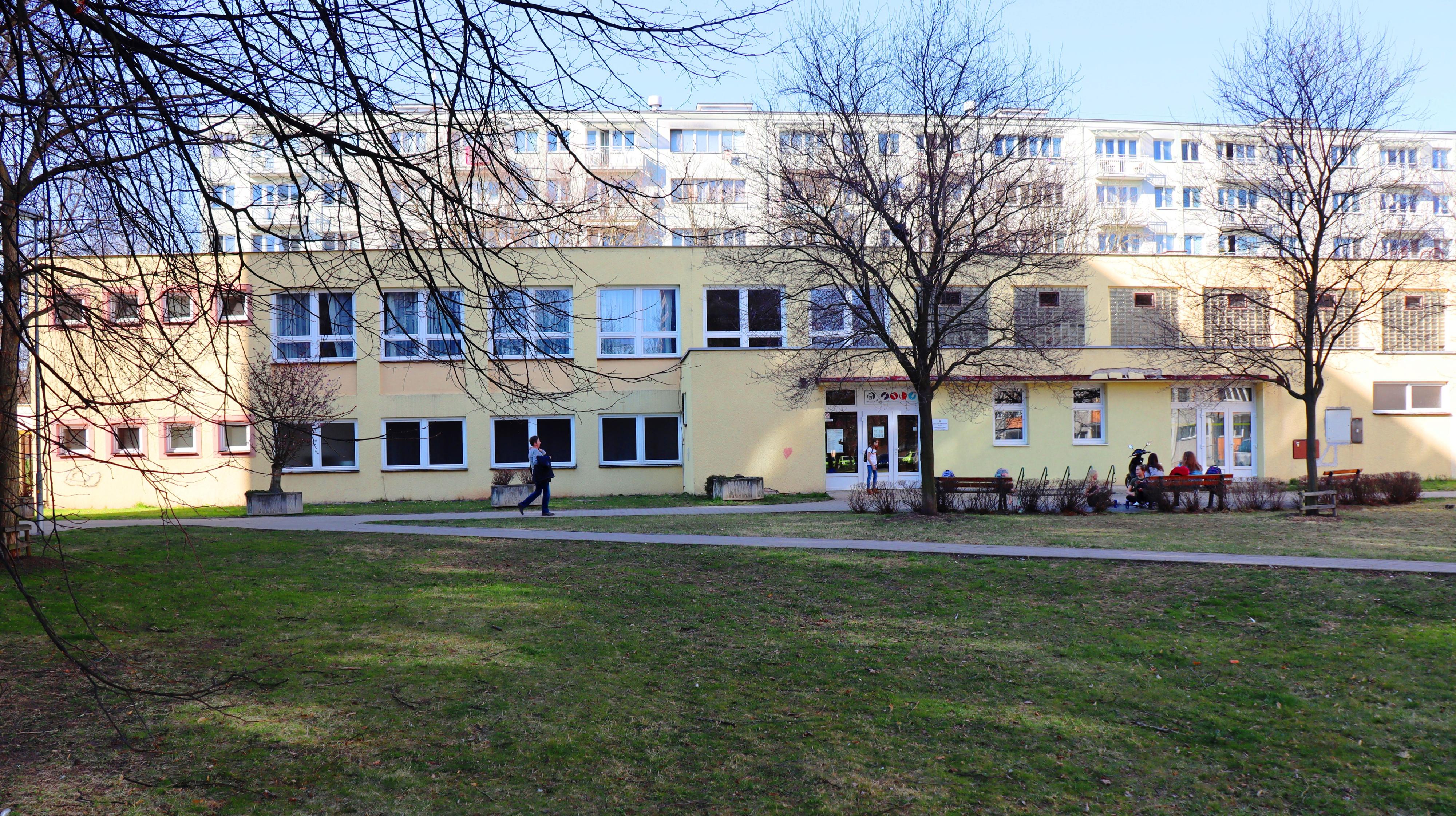ZUŠ Pardubice - Polabiny, Kosmonautů foto 2