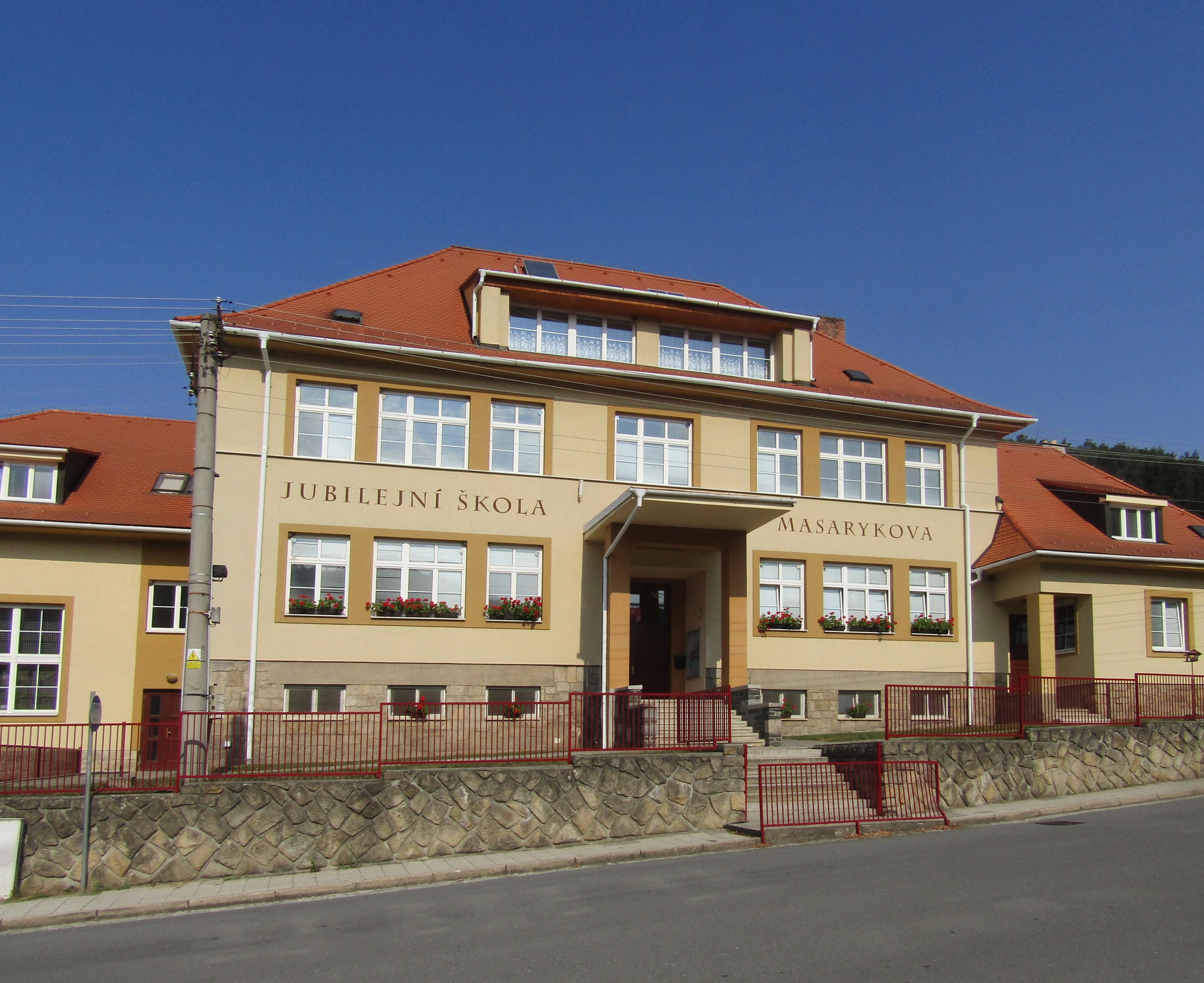 Jubilejní ZŠ T. G. Masaryka a MŠ Rusava foto 2