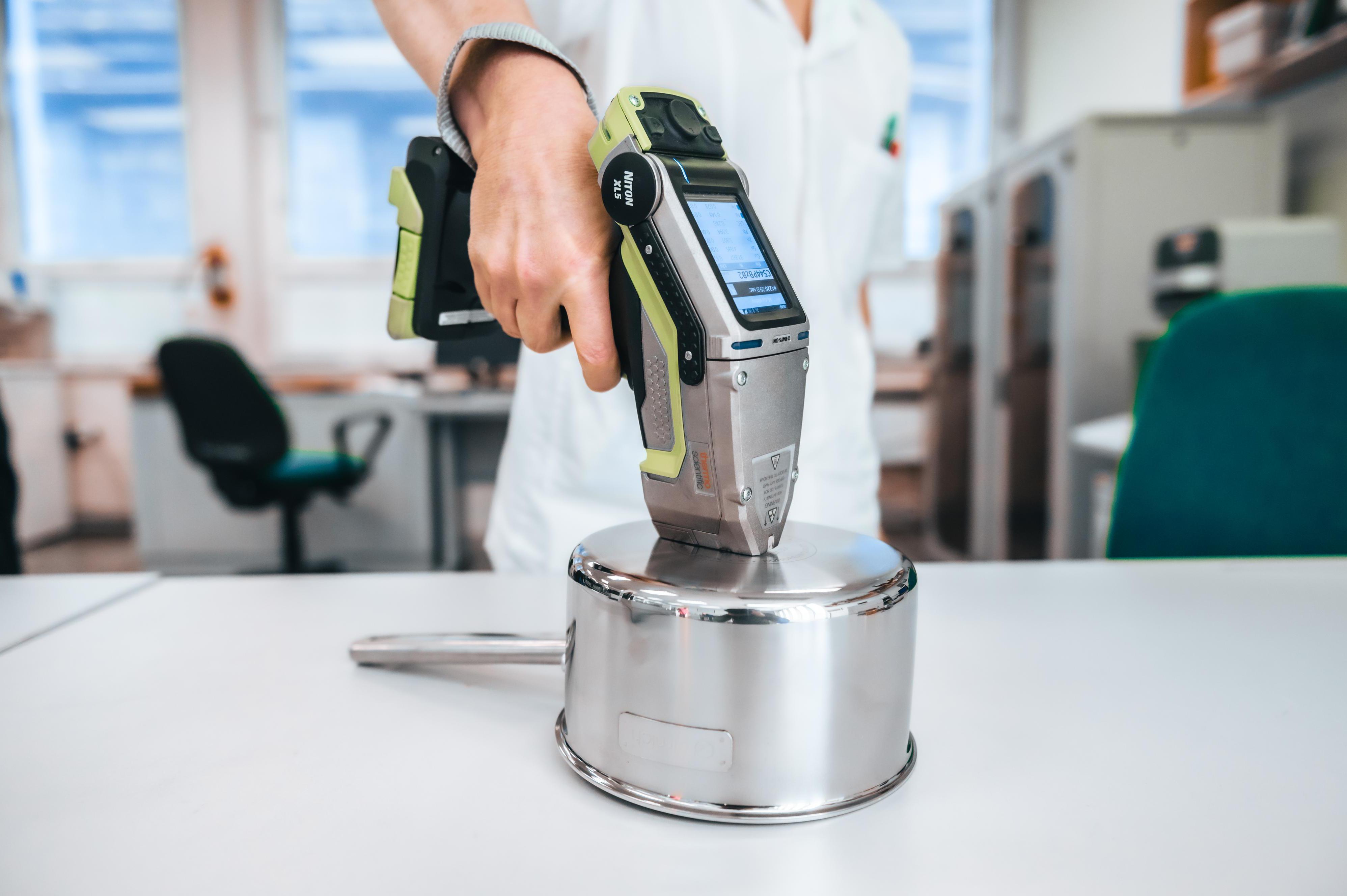 POZITIVNÍ MATERIÁLOVÁ IDENTIFIKACE (PMI)