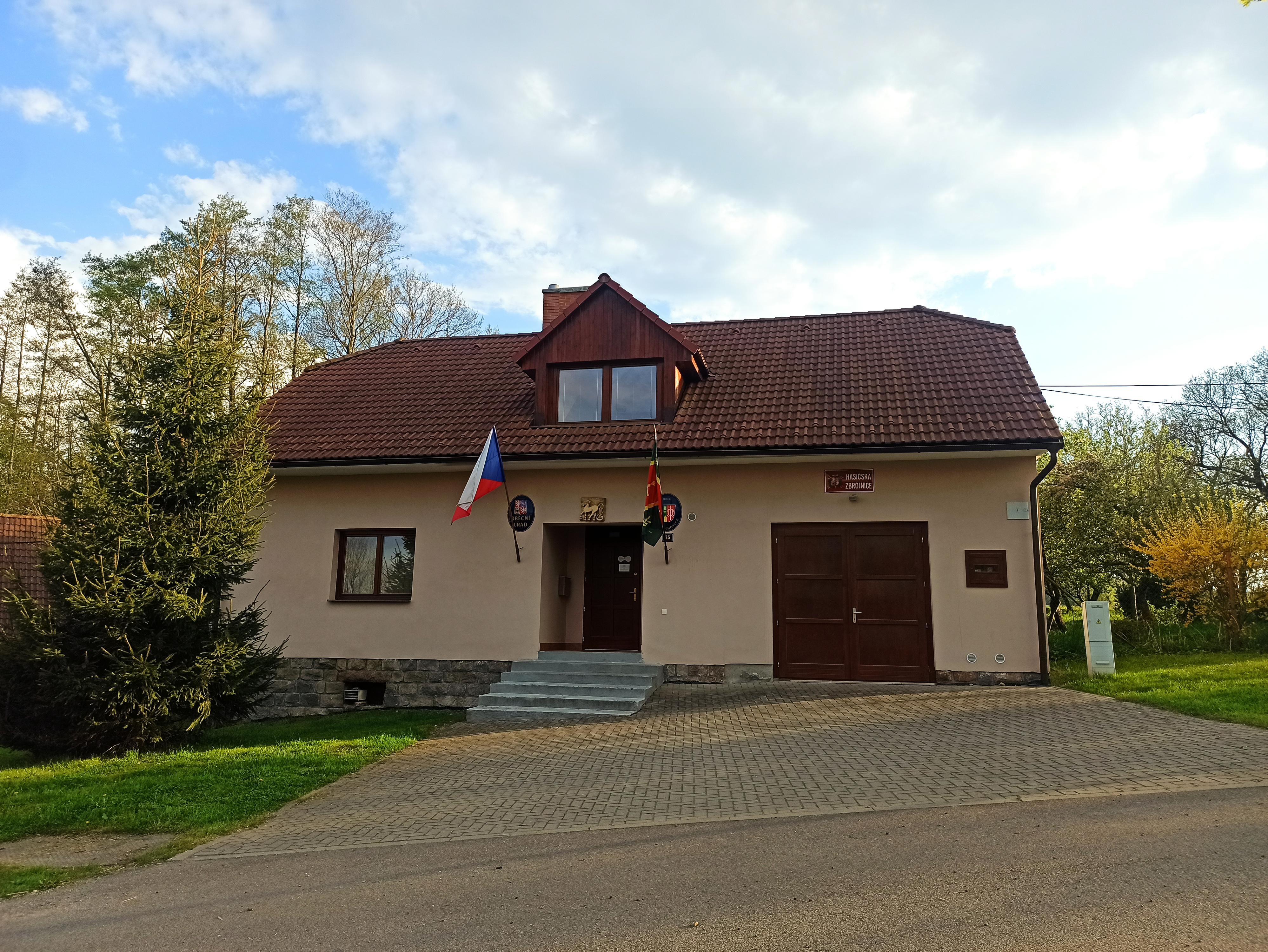 České Lhotice - obecní úřad foto 3