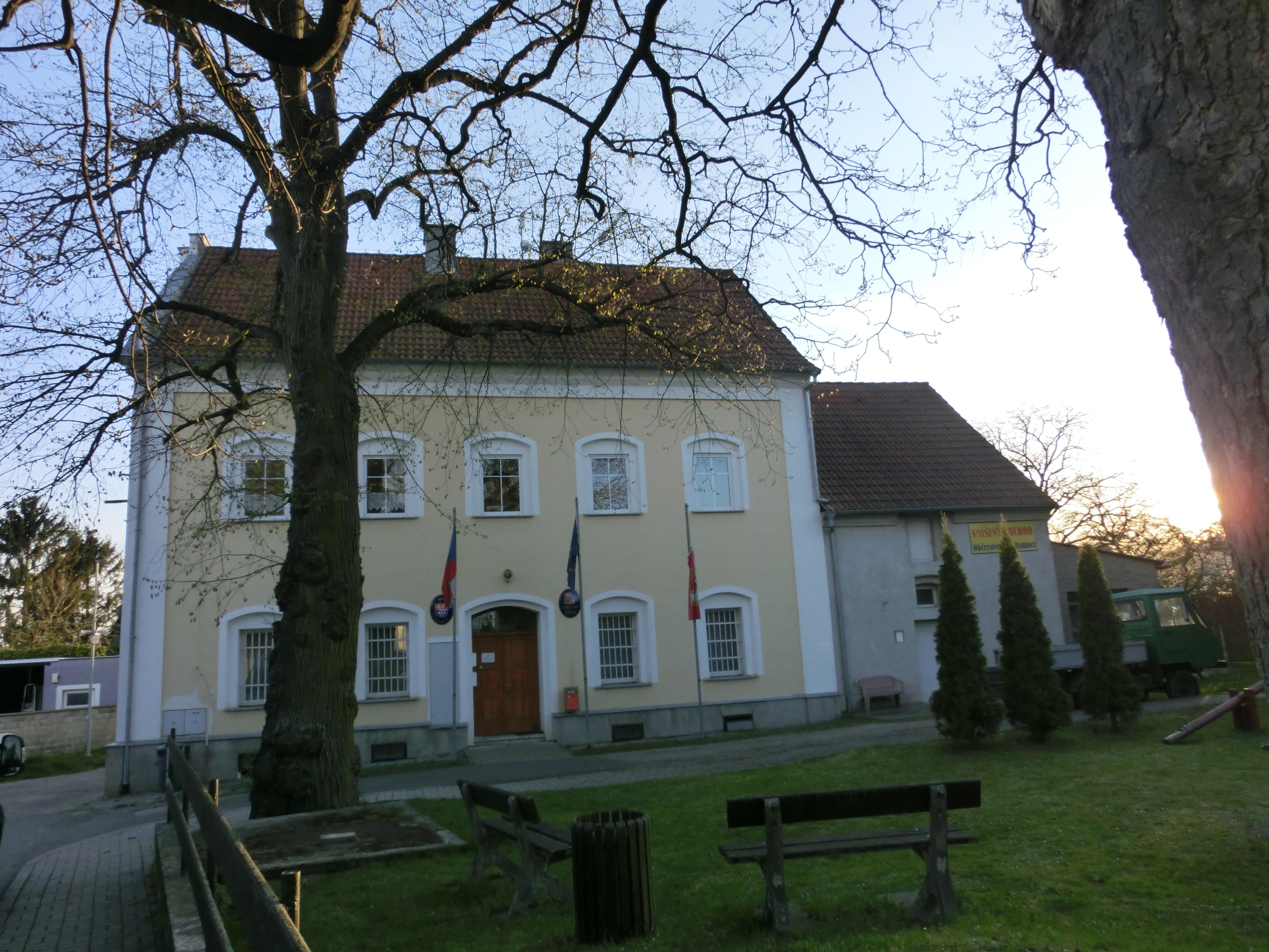 Dobříč - obecní úřad foto 3