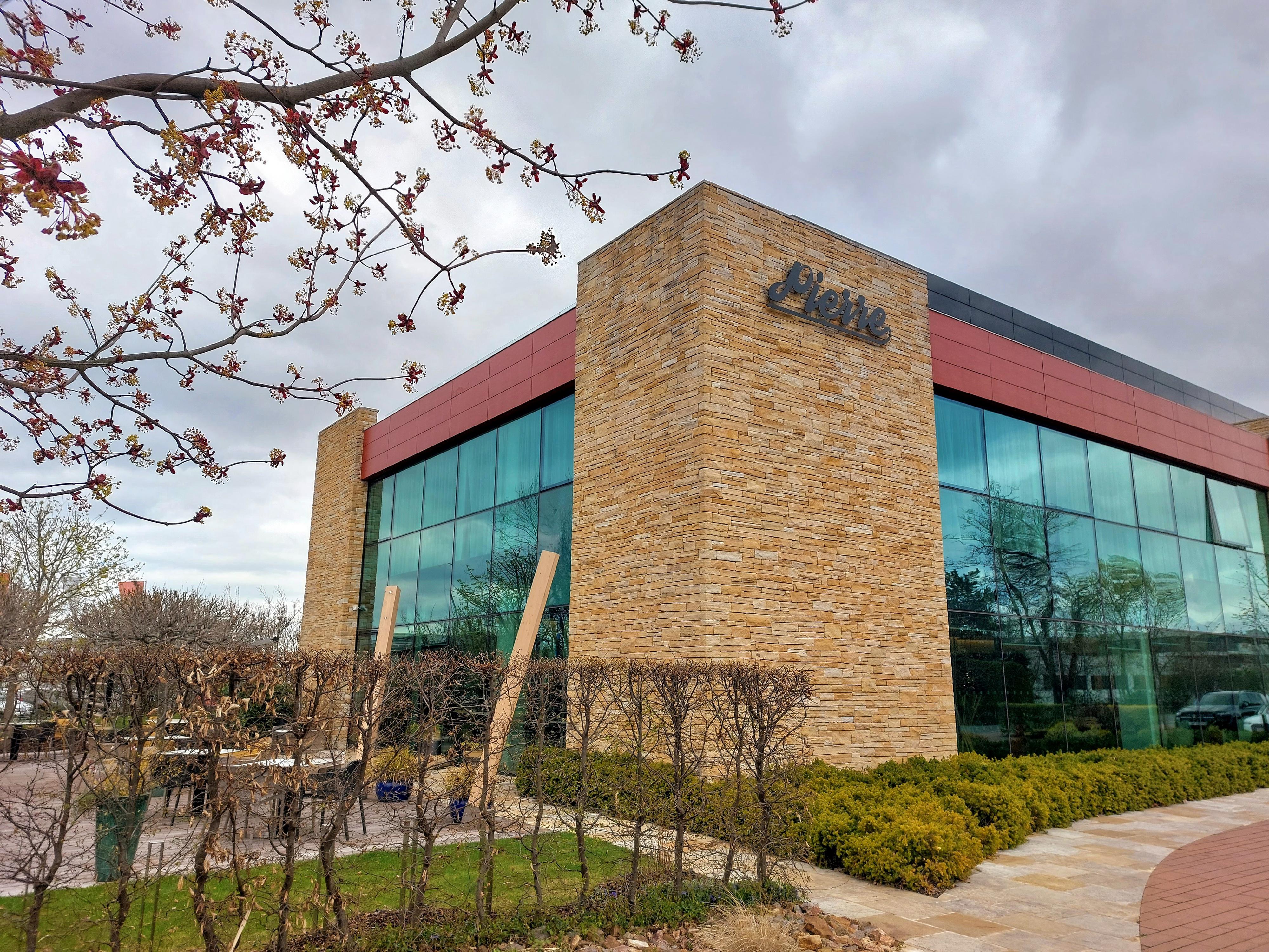 Pierre Hotel & Restaurant