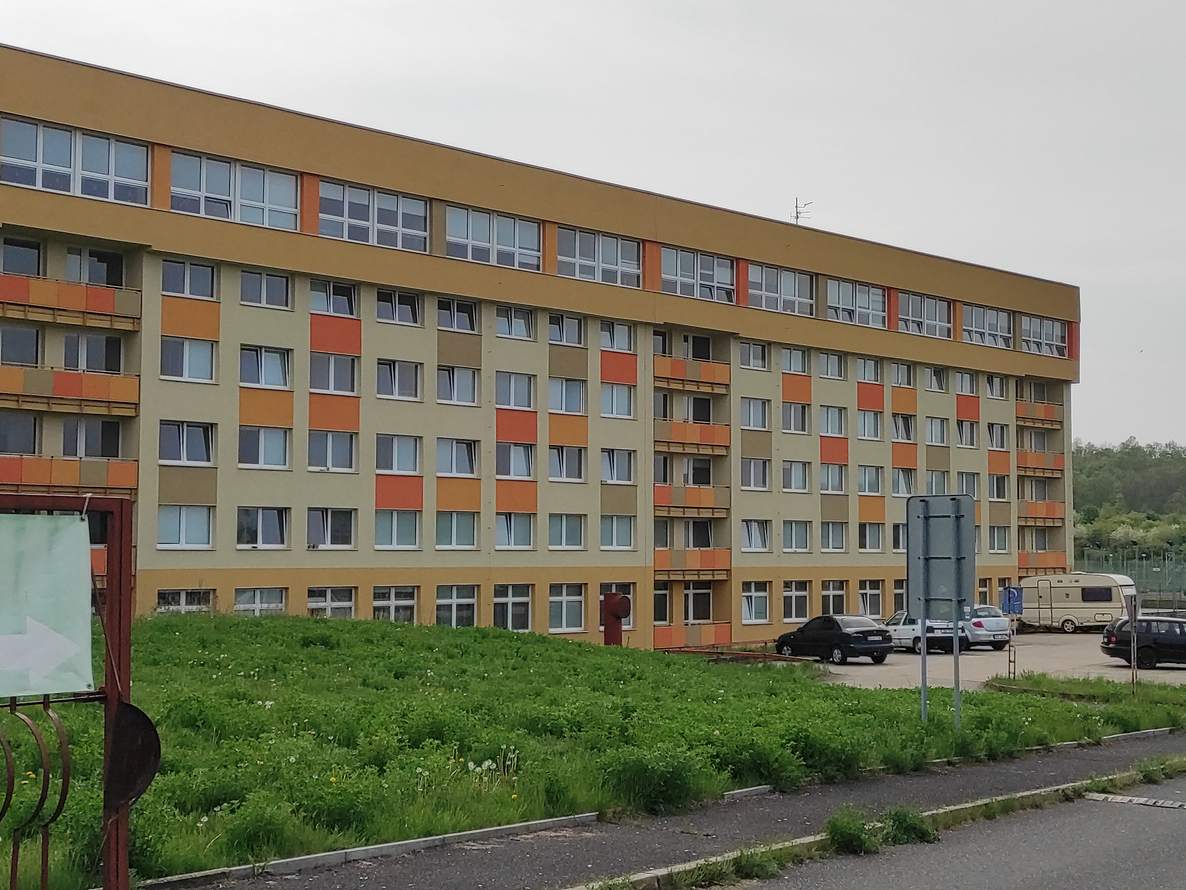 Sportovní areál - Střední škola technická foto 2