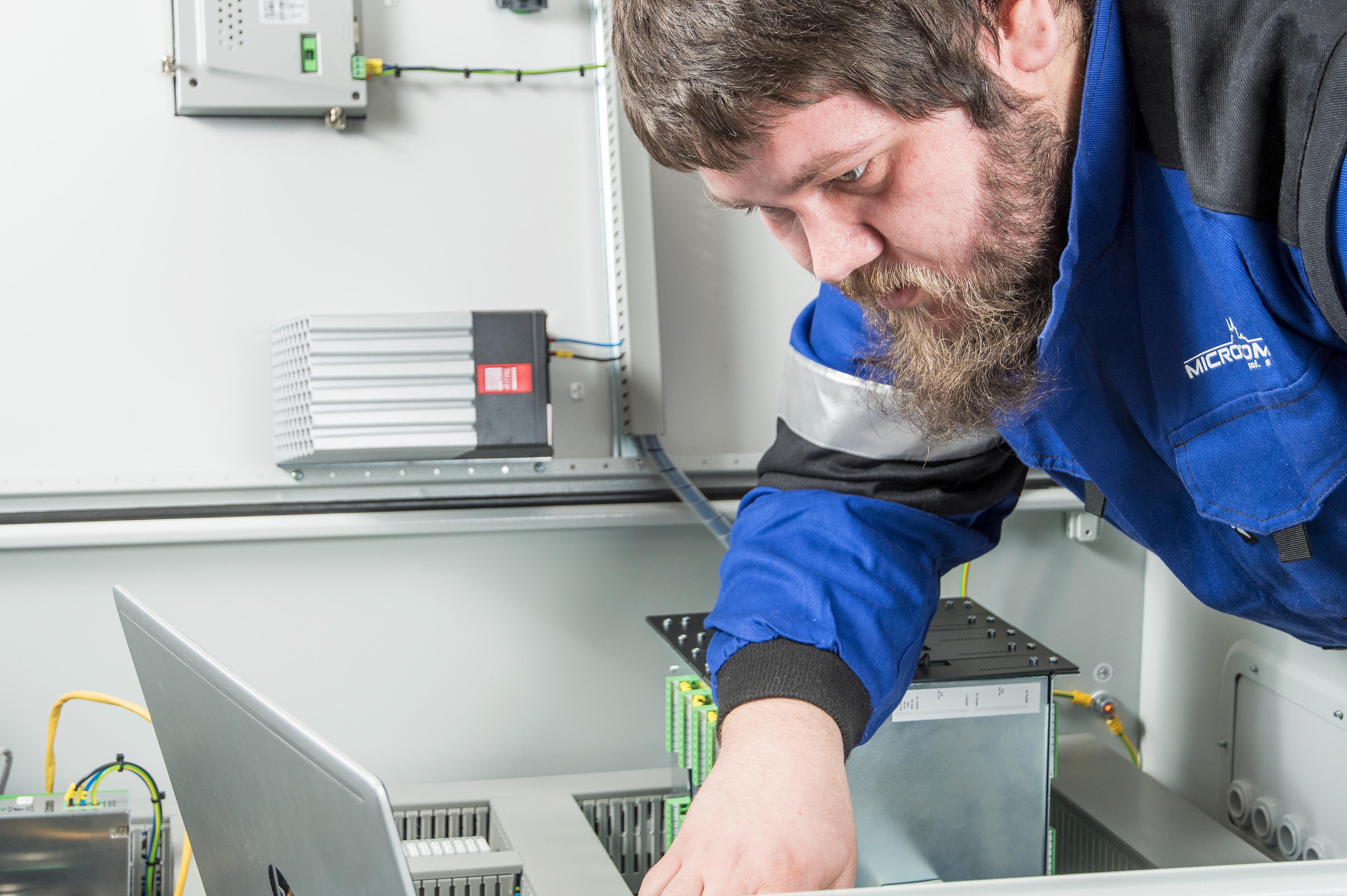 MICROCOMP - automatizace, měření a regulace