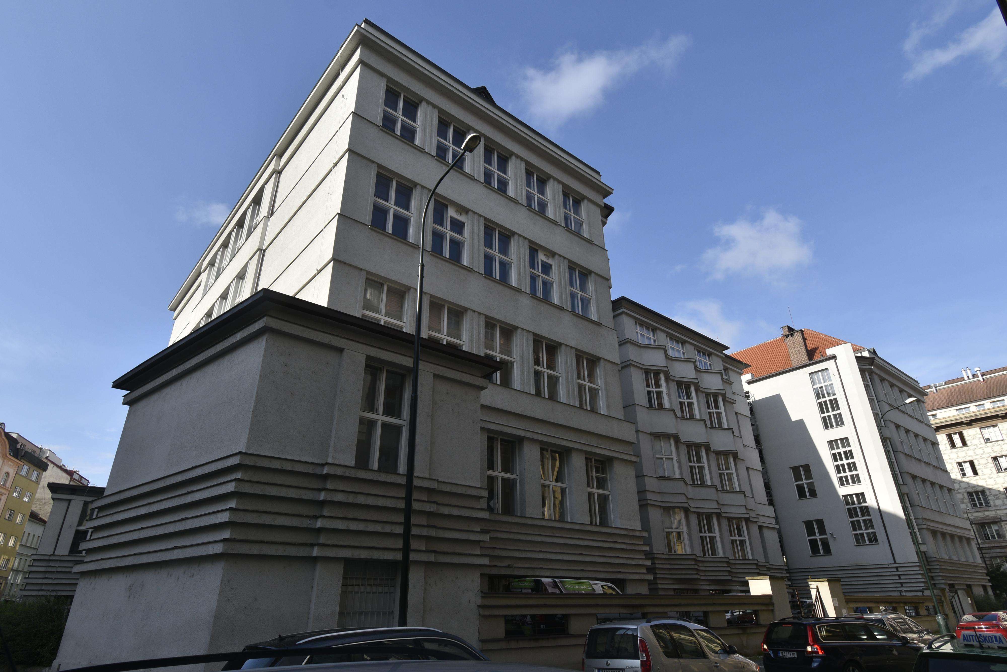 Vyšší odborná škola ekonomických studií Praha 2 foto 6