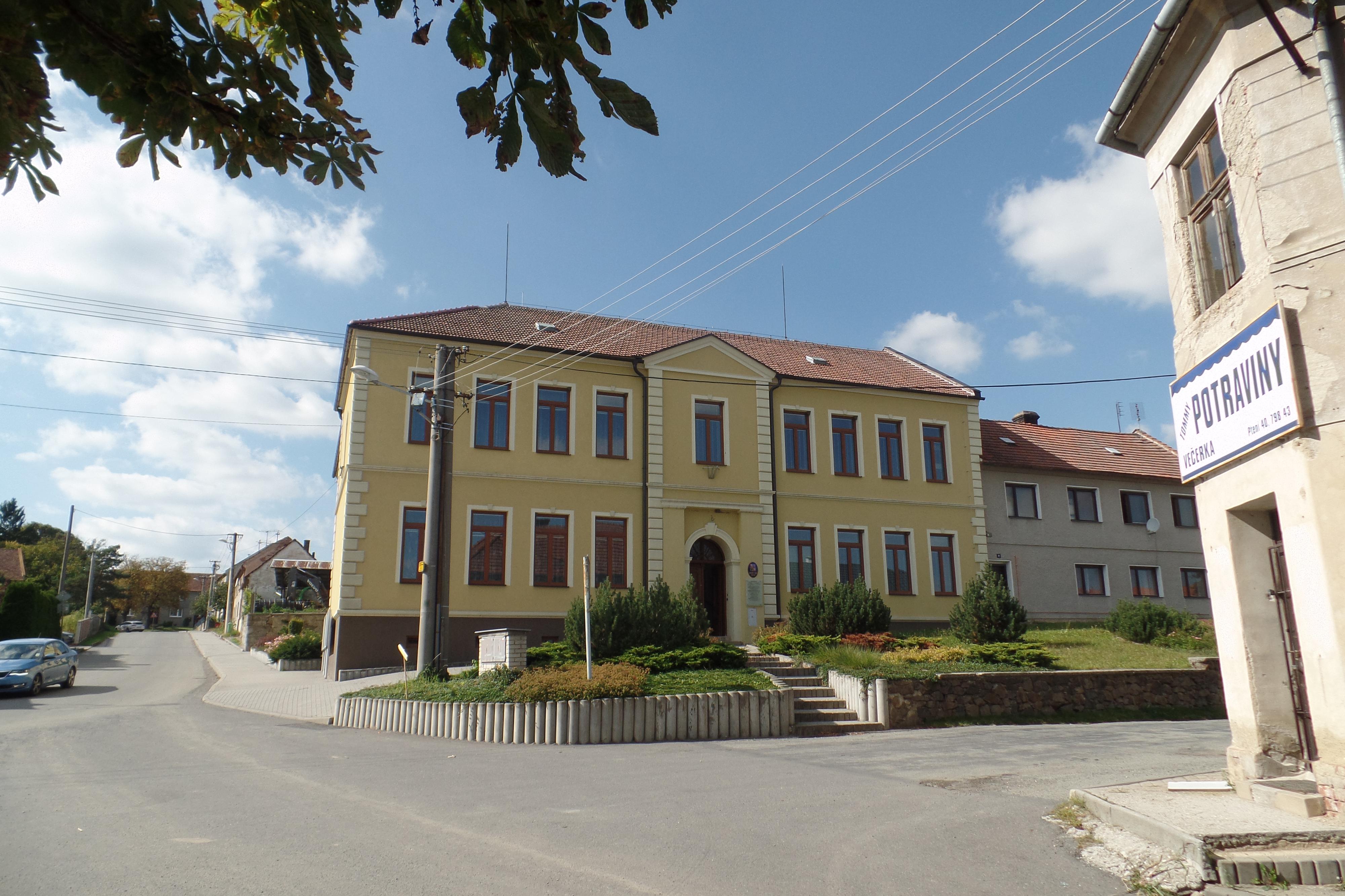 Ptení - obecní úřad foto 2