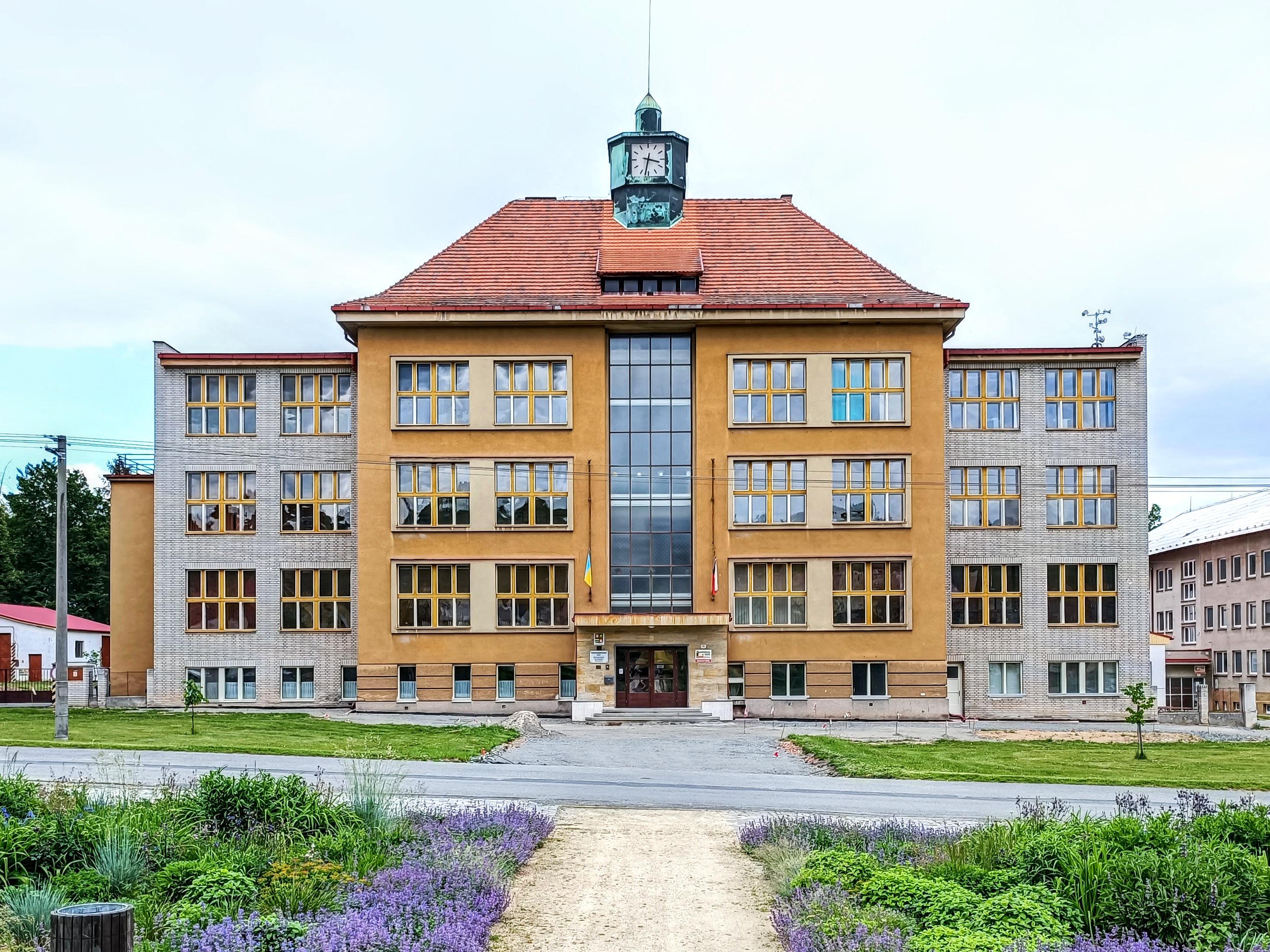Gymnázium a Střední odborná škola, Plasy foto 2
