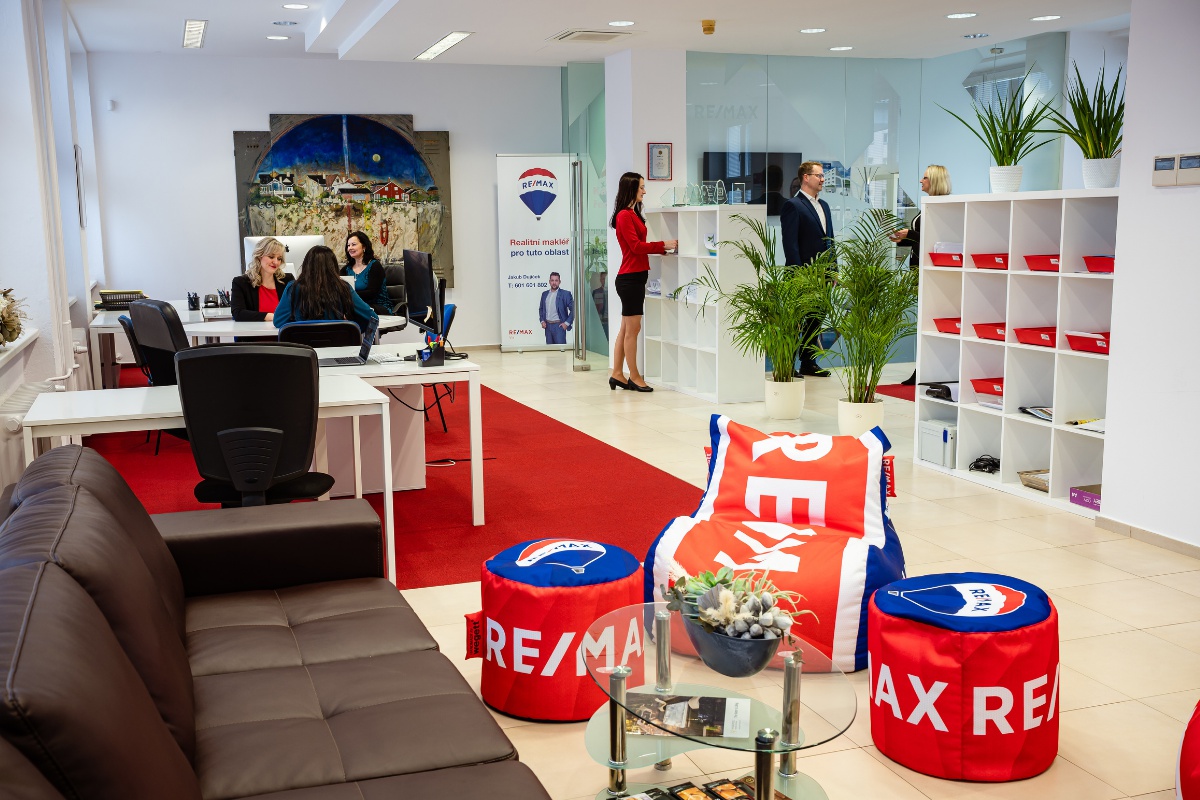 RE/MAX Via