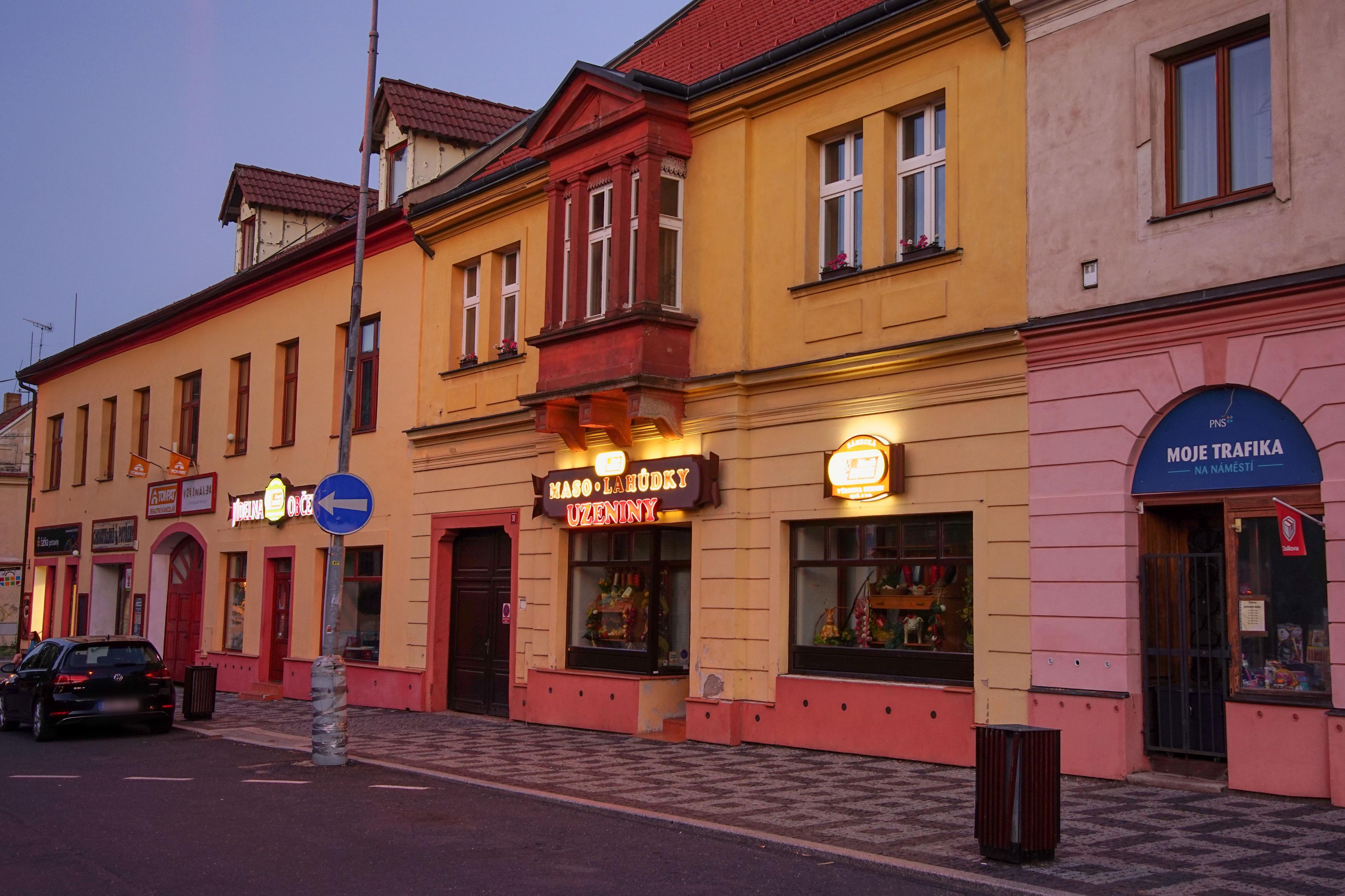 Zámecká výrobna uzenin / jídelna foto 2