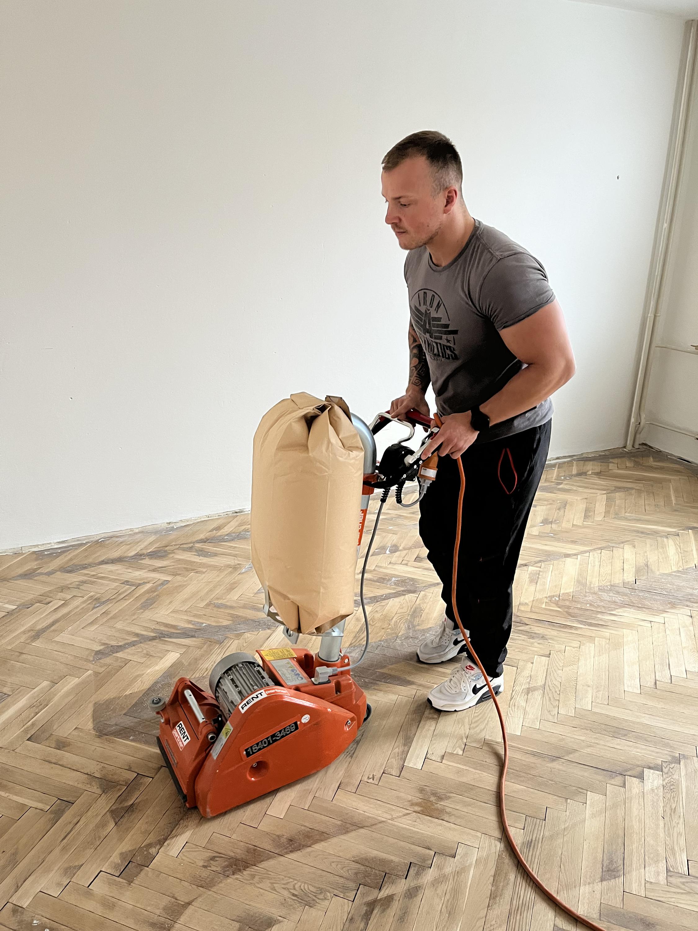 Kutil Hašek - hodinový manžel, elektrikář, instalater, zedník foto 2