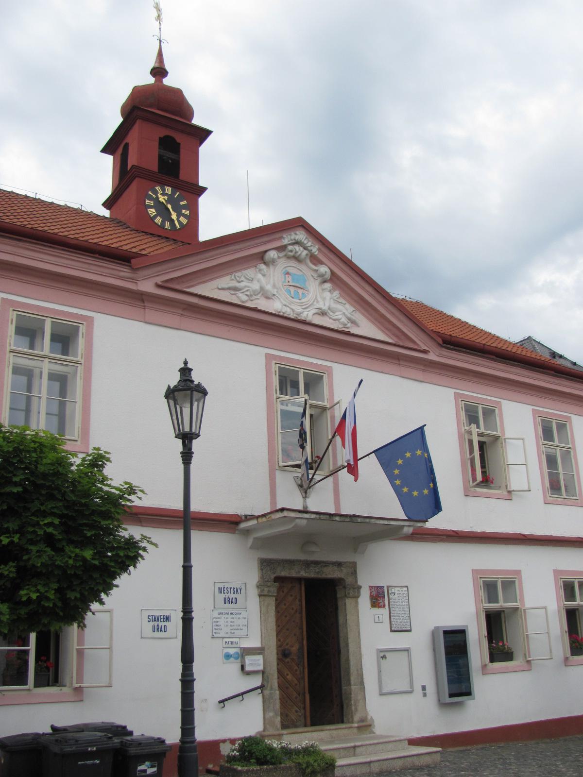Týnec nad Labem - městský úřad foto 6