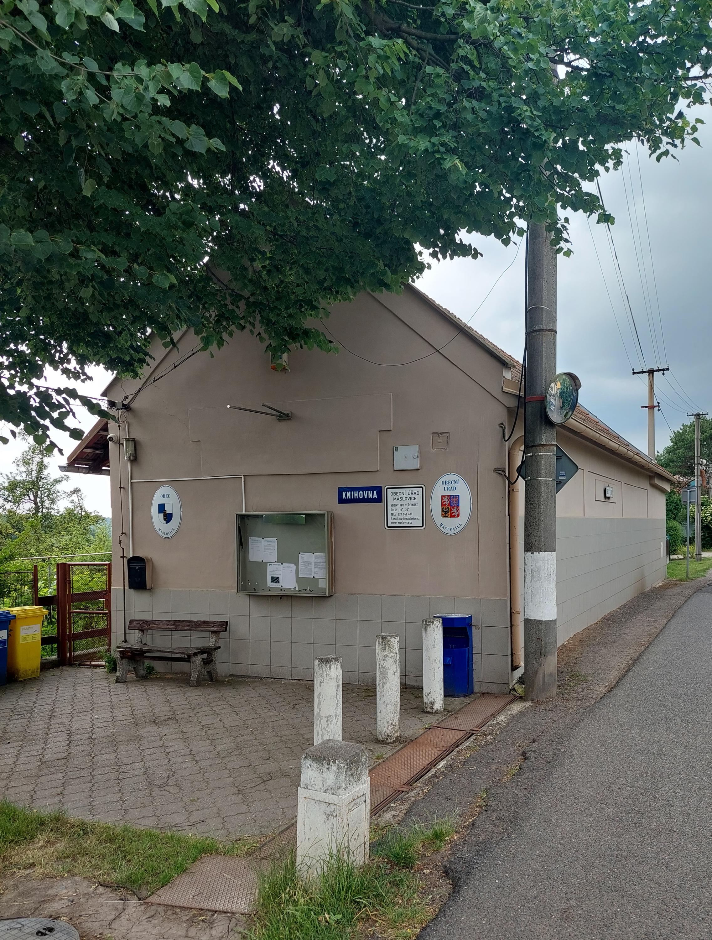 Máslovice - obecní úřad foto 2