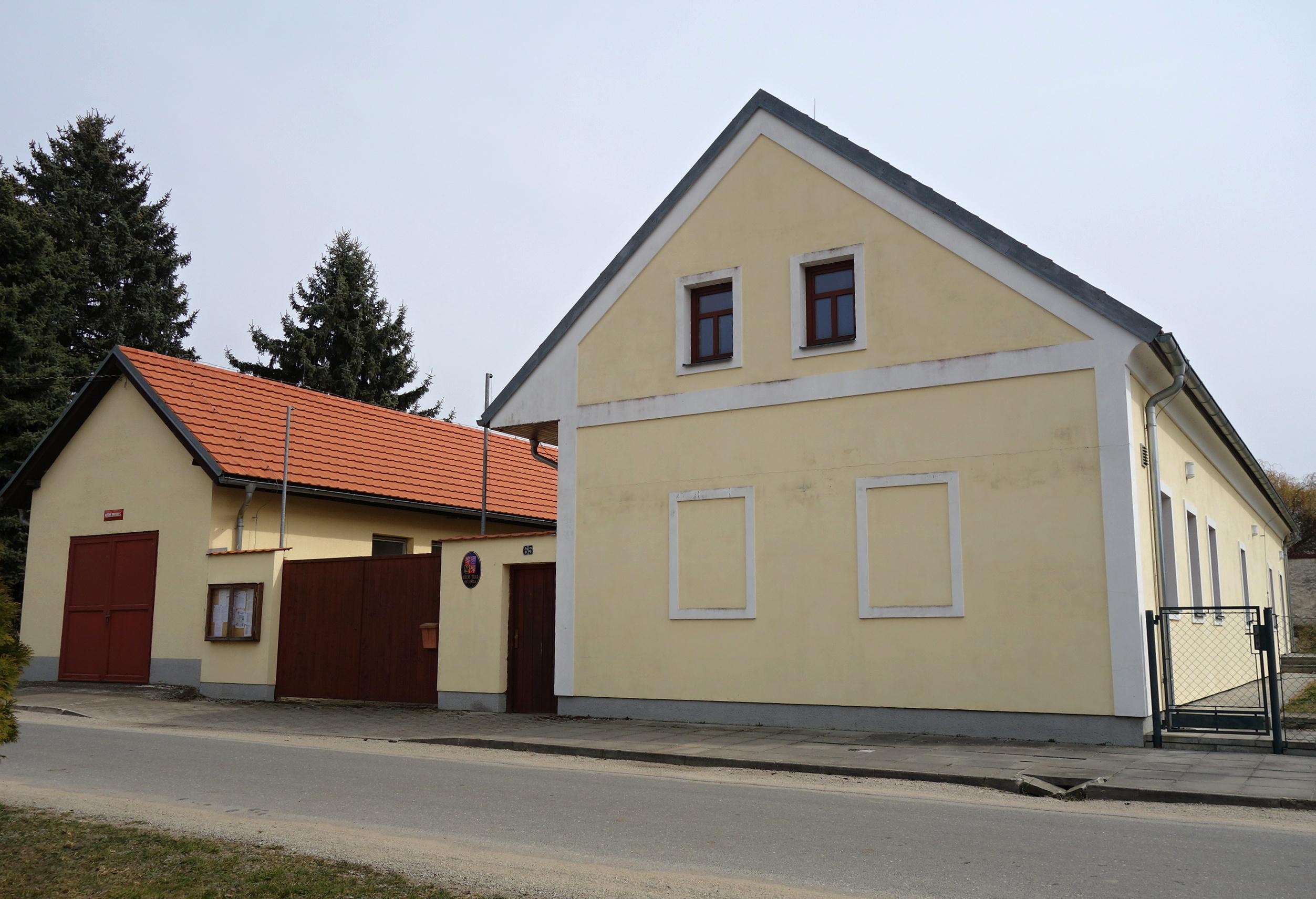 Ponědrážka - obecní úřad foto 2