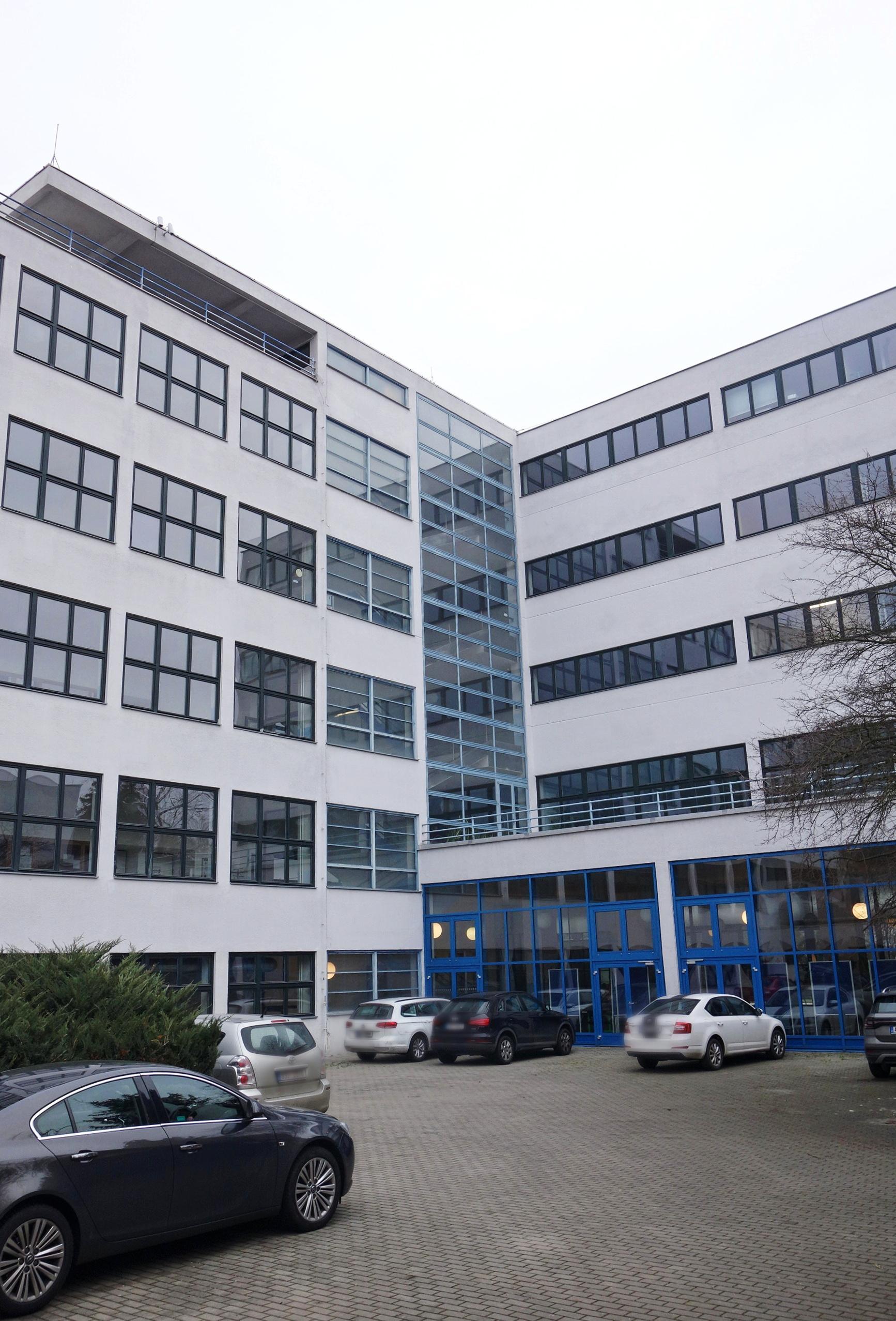 ZŠ a MŠ Praha 6, Bílá foto 3