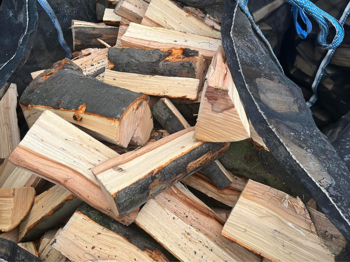 Prodej štípaného palivového dřeva - JK FOREST s.r.o foto 5