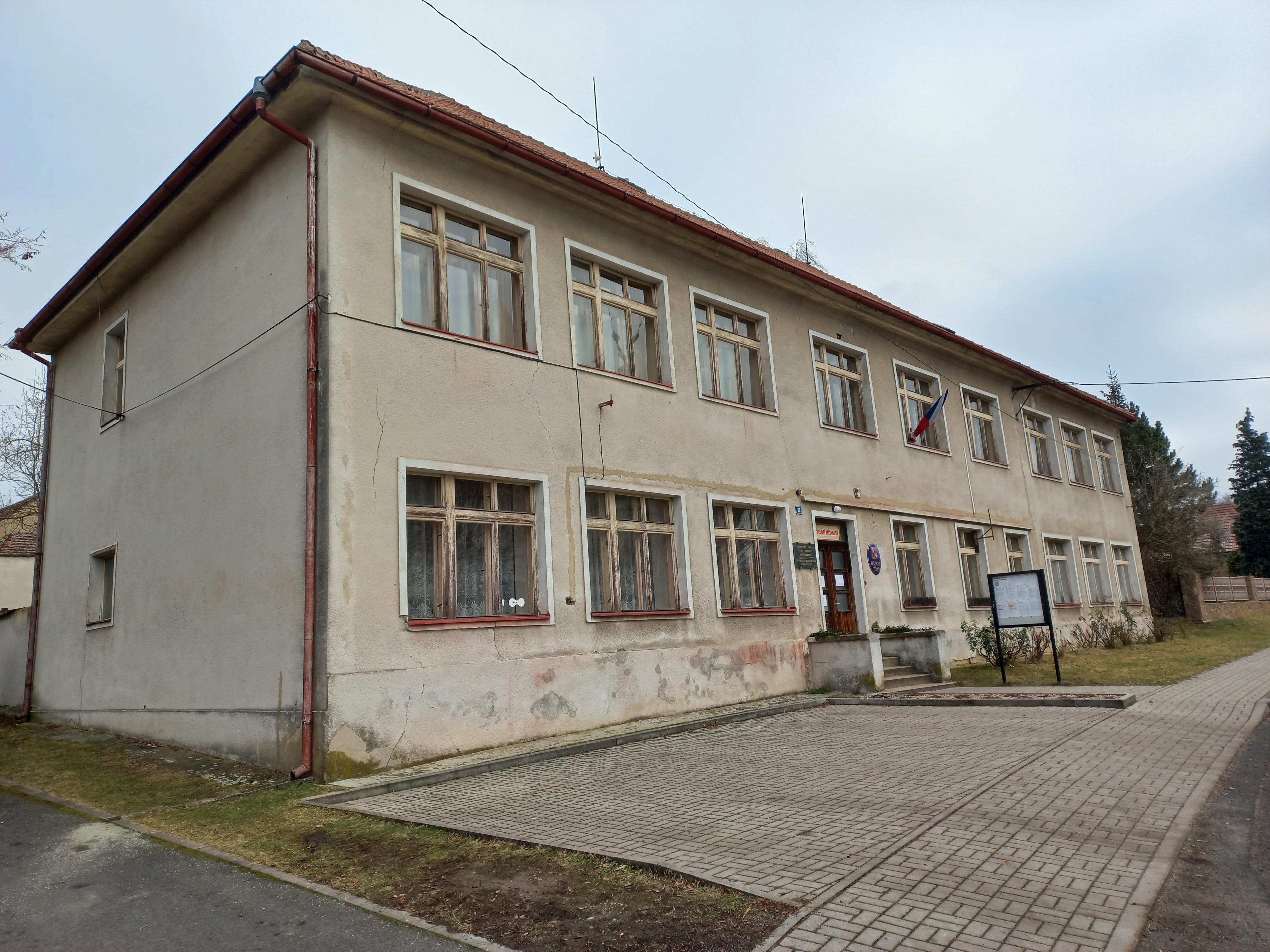 Černouček - obecní úřad foto 2