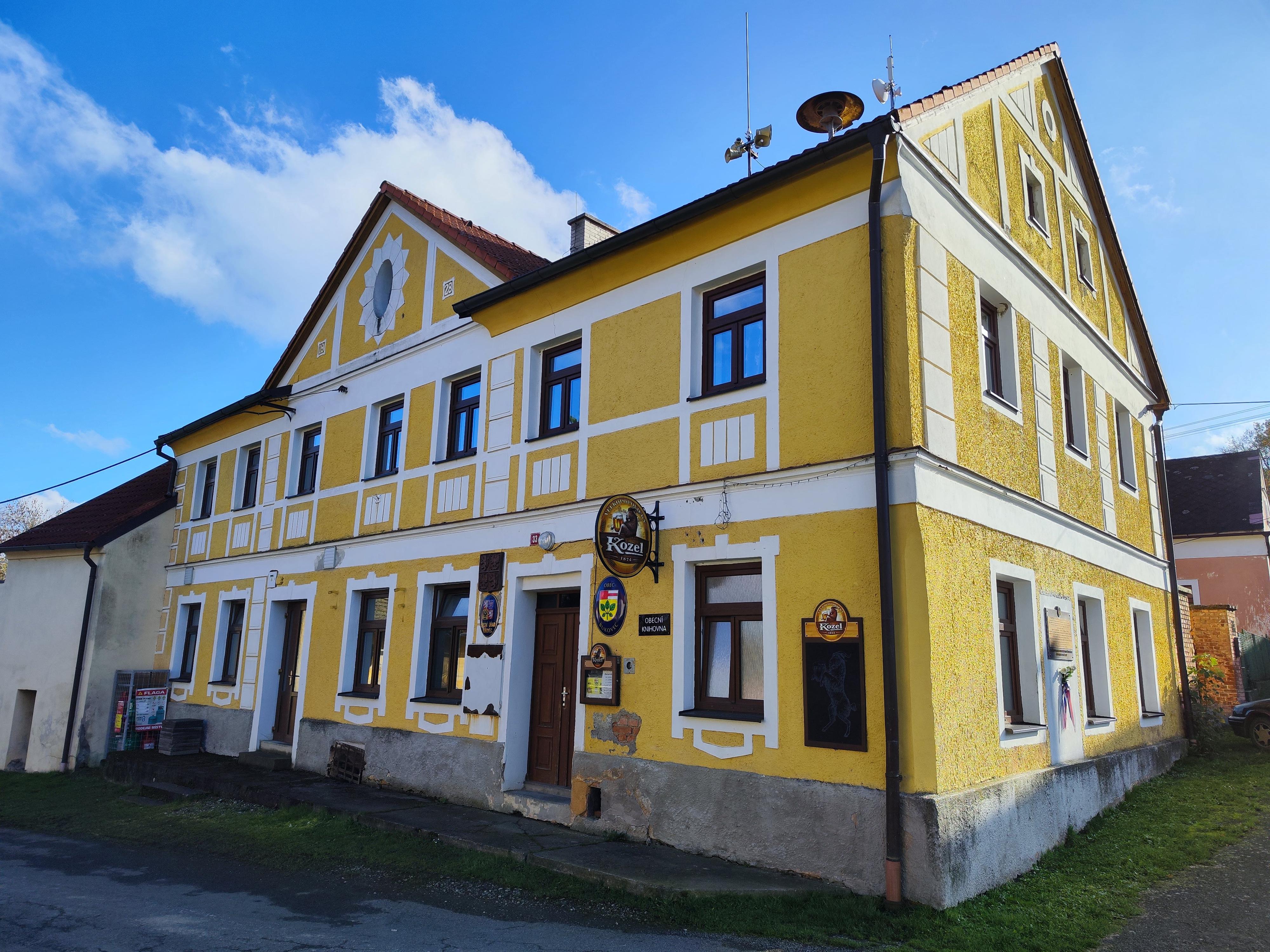 Bukovec - obecní úřad foto 3