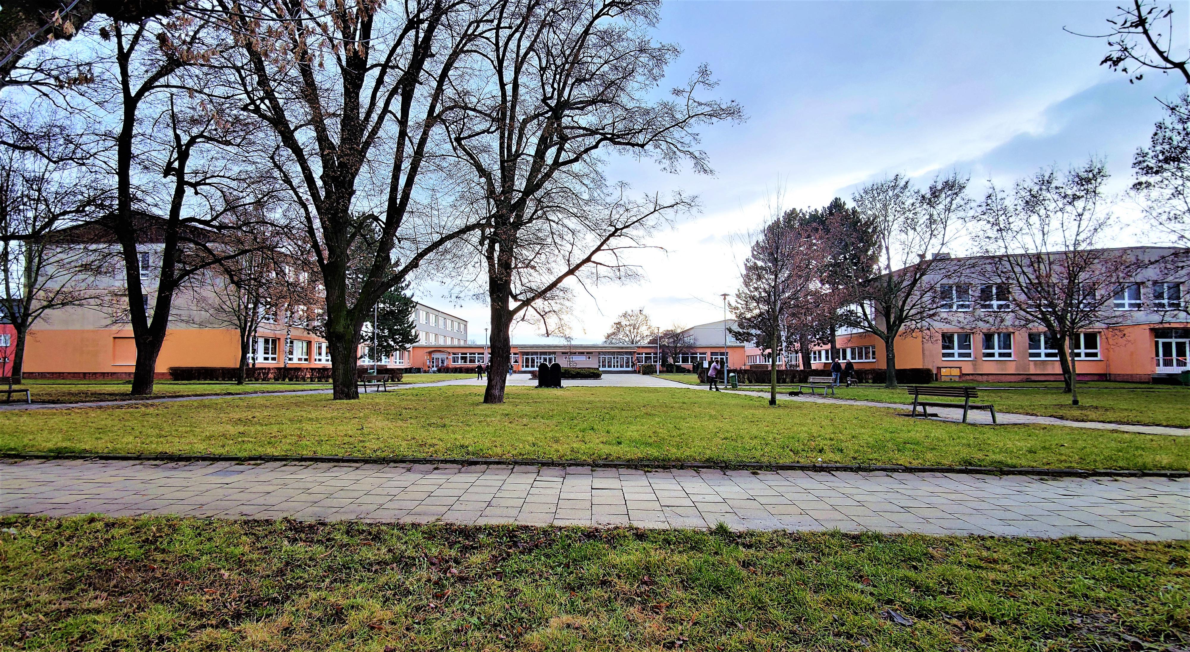 Reálné gymnázium a základní škola Otto Wichterleho, Prostějov foto 3